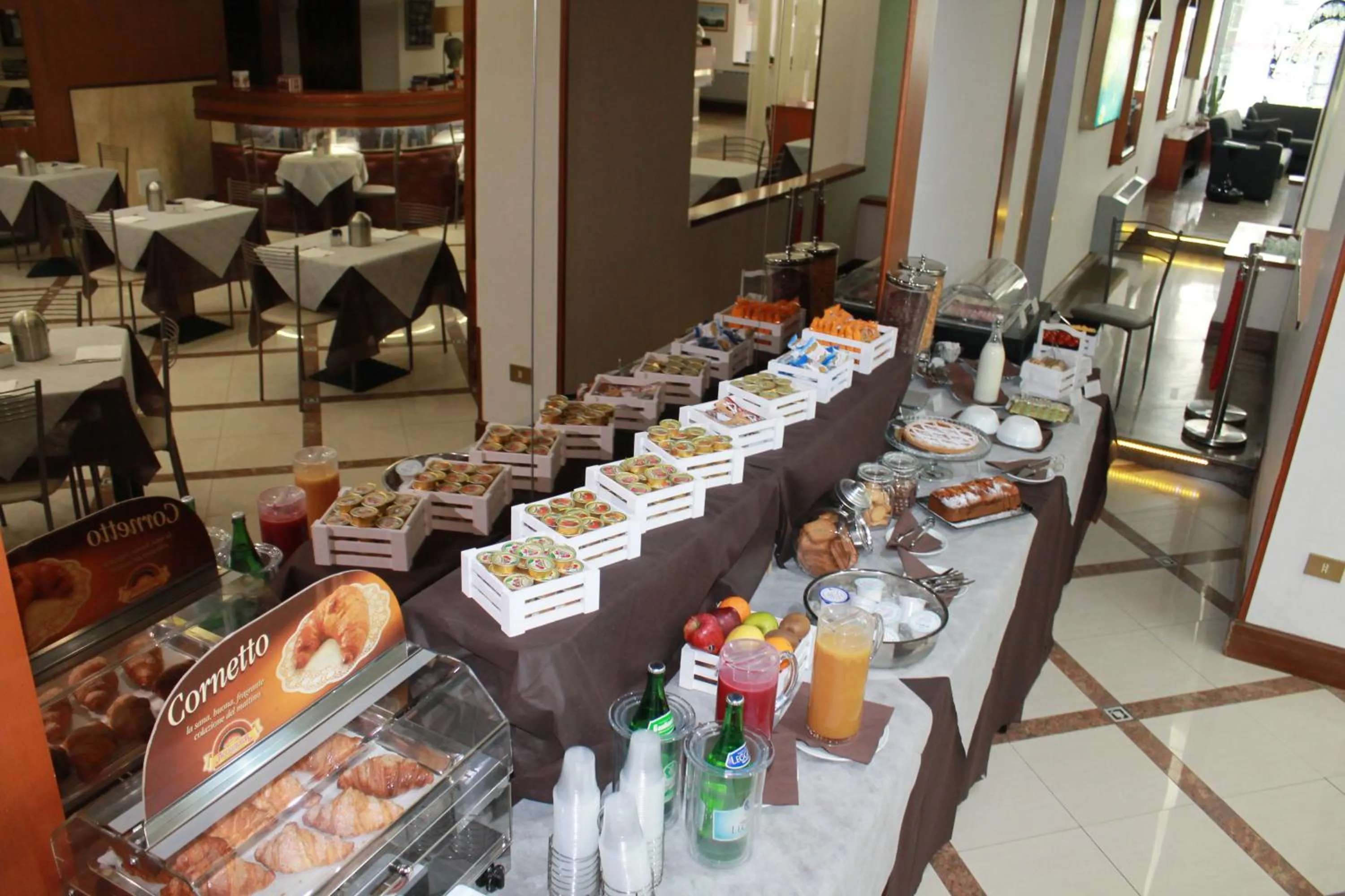 Breakfast in Augustus