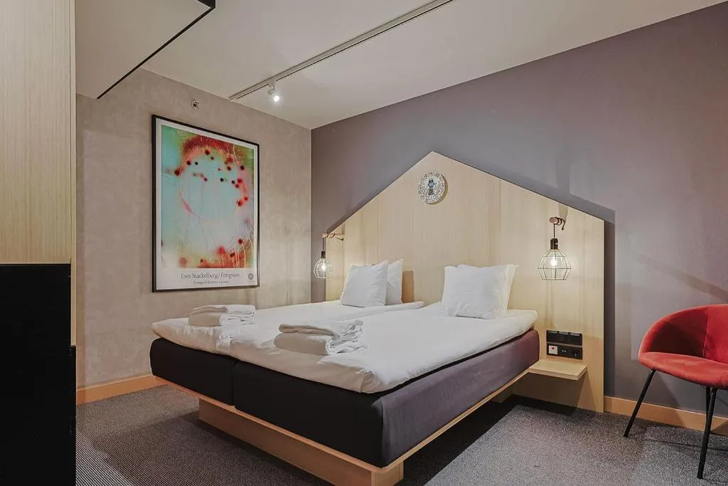 Bedroom, Bed in Hotel With Urban Deli