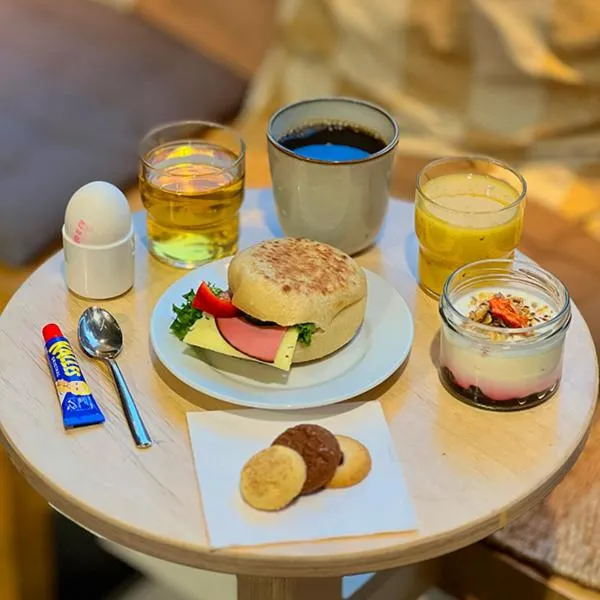 Breakfast in Hotel With Urban Deli