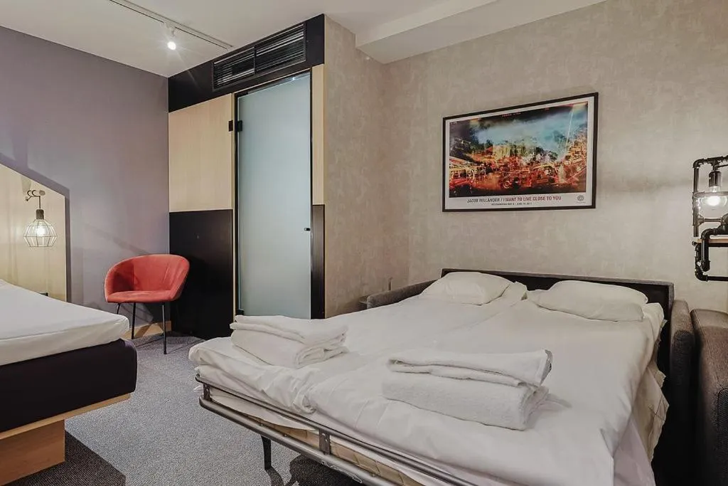 Superior Family Room without Window in Hotel With Urban Deli