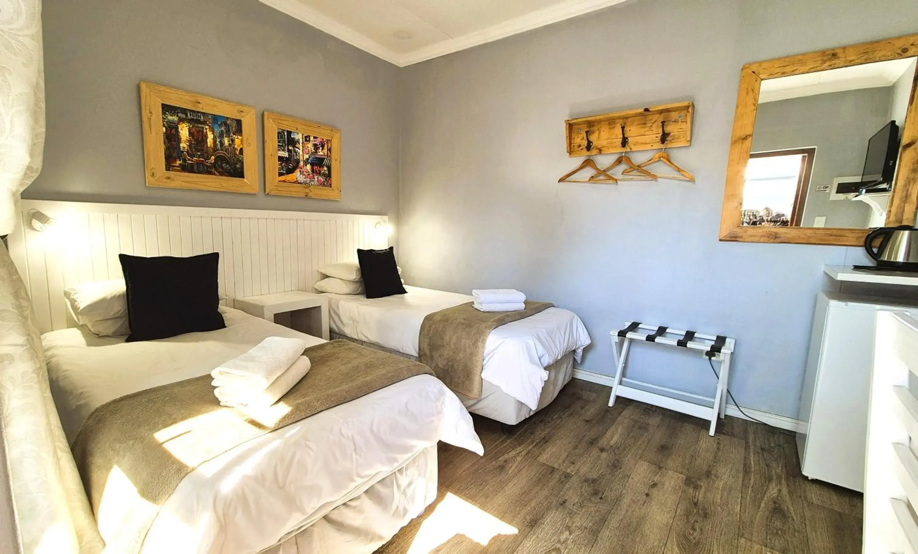 Double or Twin Room with Shower in Tiende Laan Bed & Breakfast and Self-Catering Double or Twin Room with Shower in Tiende Laan Bed & Breakfast and Self-Catering