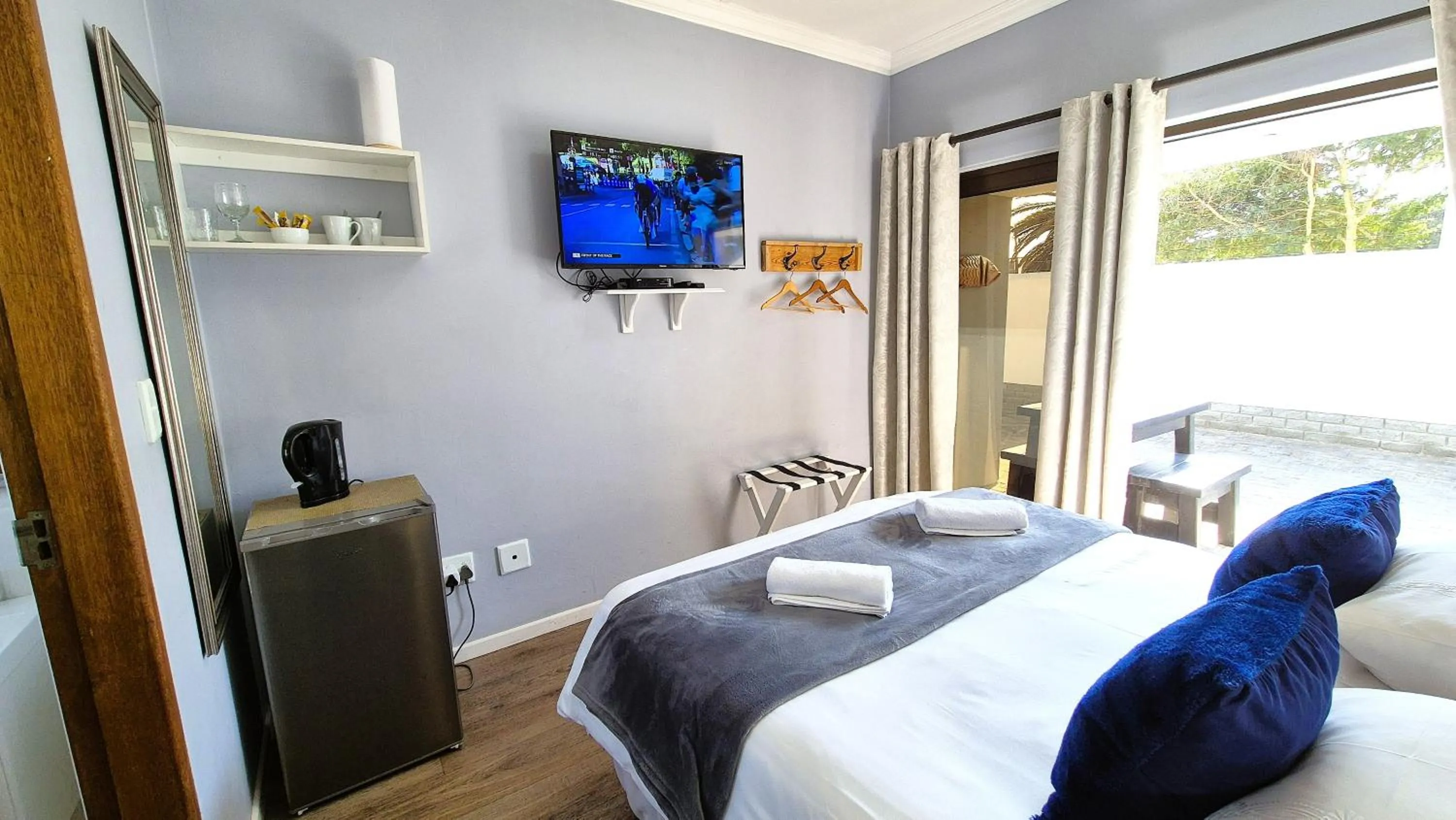 TV and multimedia, Bed in Tiende Laan Bed & Breakfast and Self-Catering