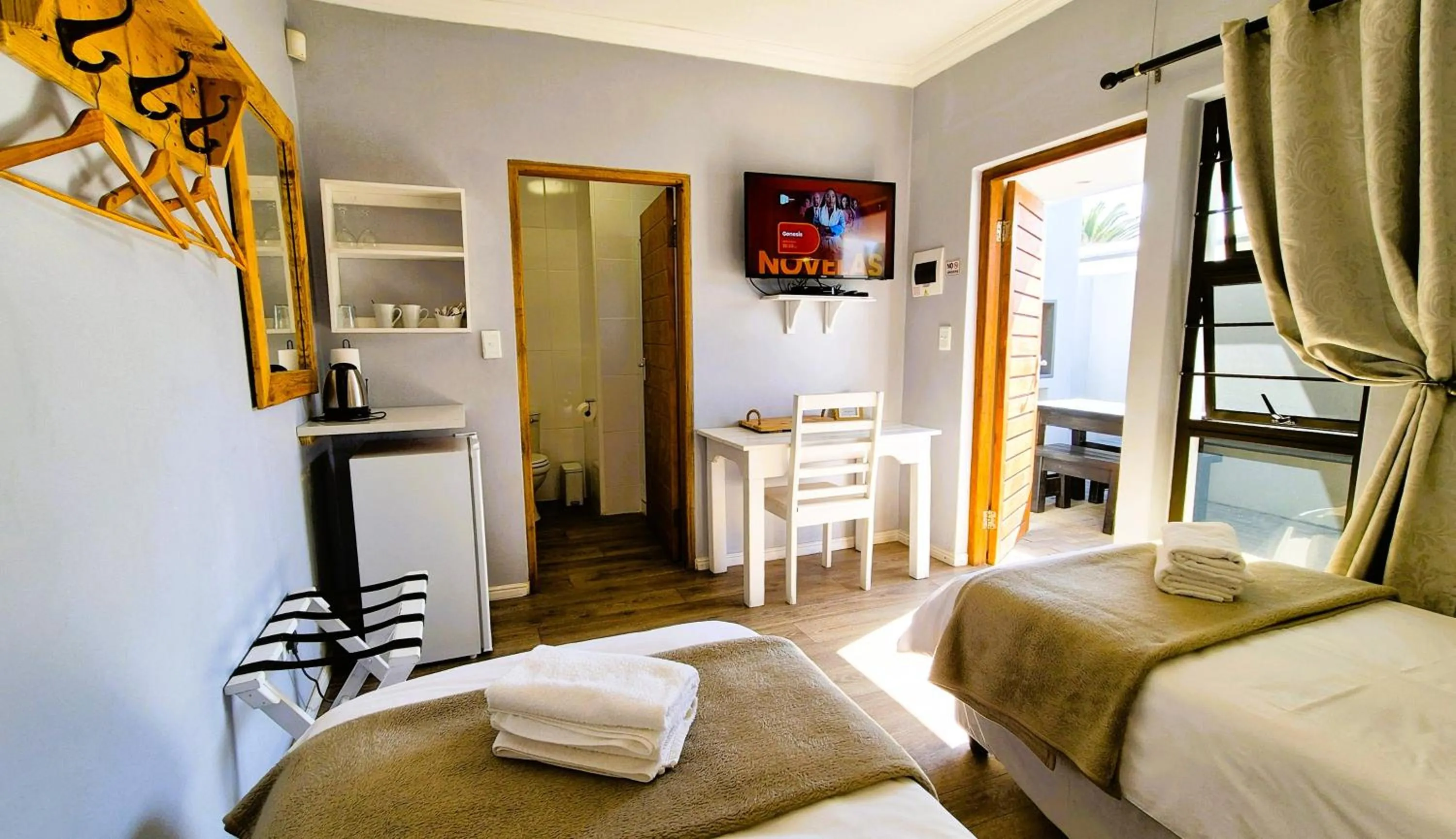 Bathroom, Bed in Tiende Laan Bed & Breakfast and Self-Catering