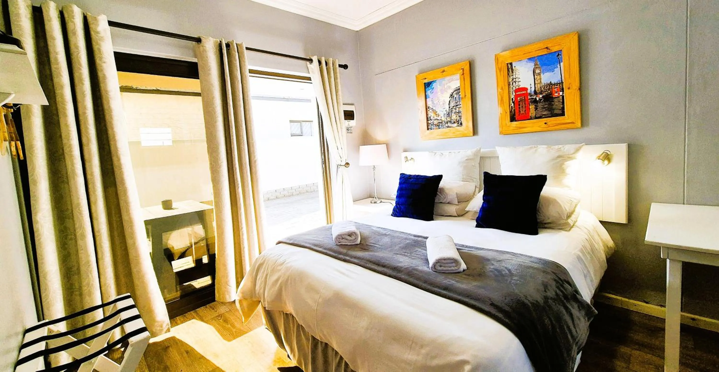 View (from property/room), Bed in Tiende Laan Bed & Breakfast and Self-Catering