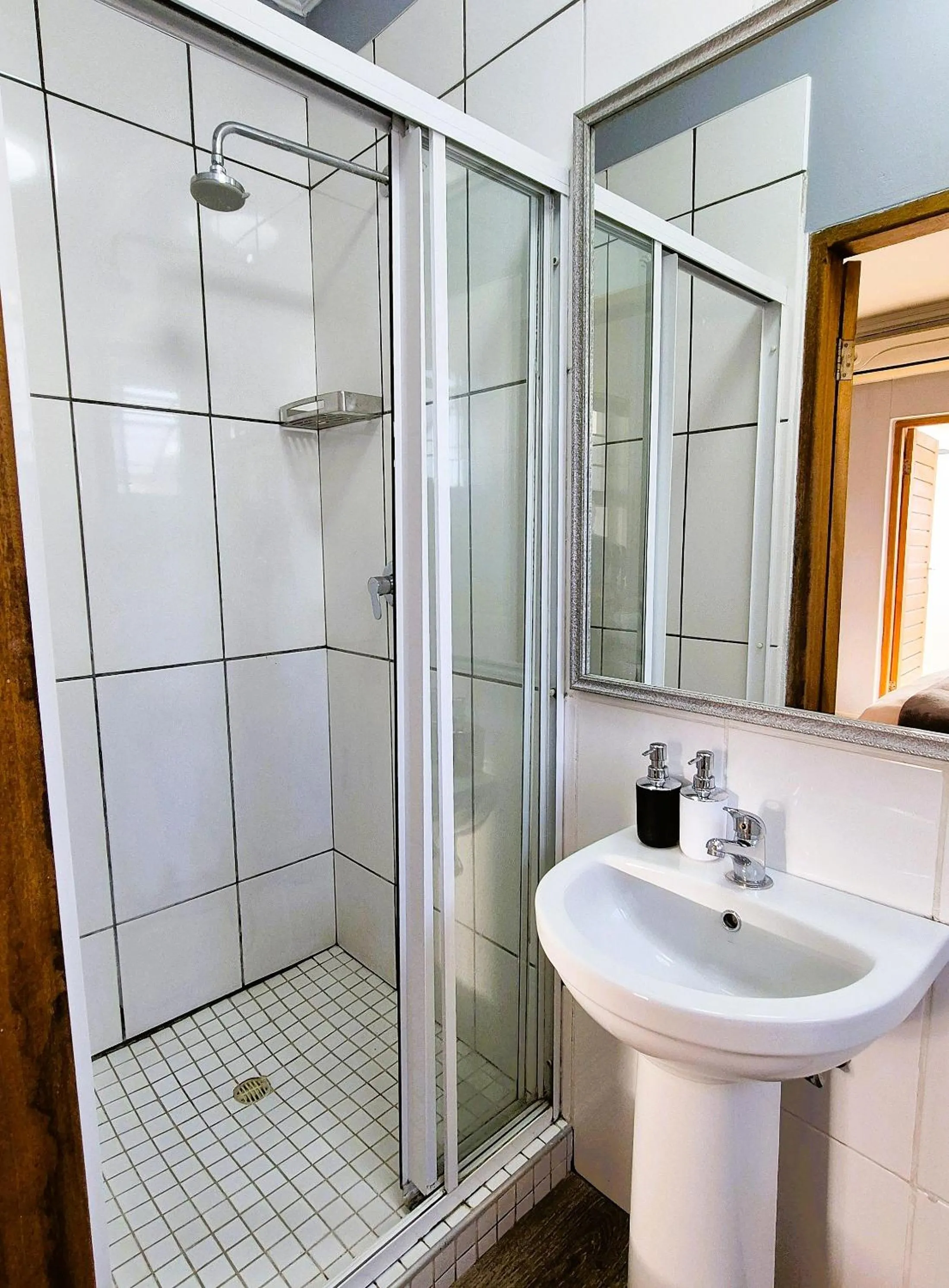 Shower in Tiende Laan Bed & Breakfast and Self-Catering