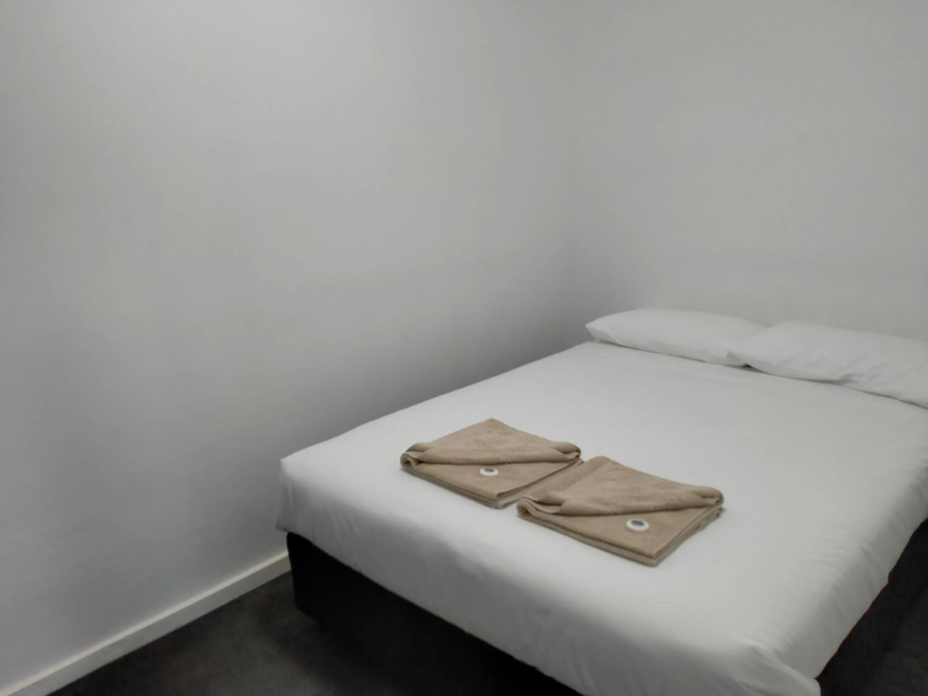 Bedroom, Bed in Australian Motor Home Tourist Park Twelve Mile Creek