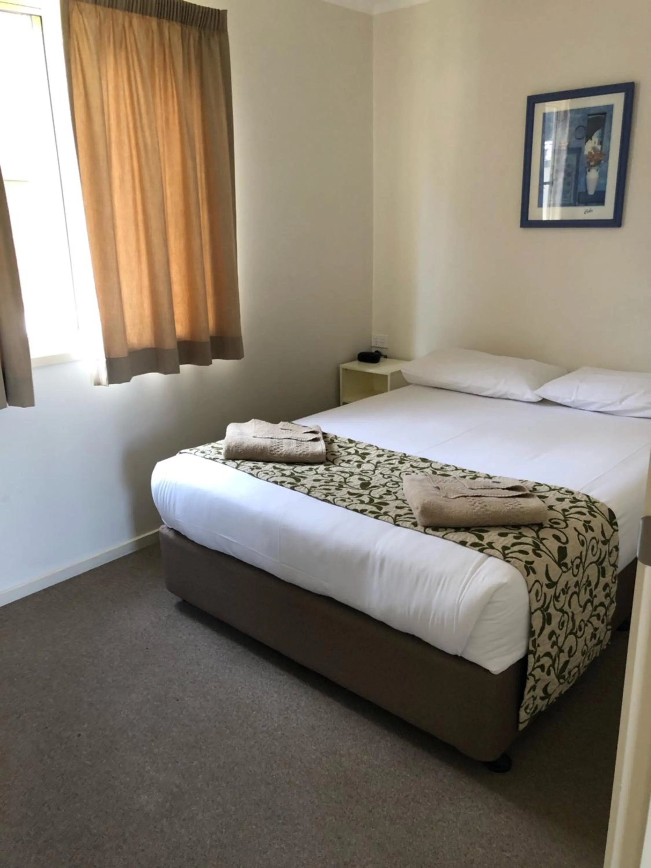 Bedroom, Bed in Australian Motor Home Tourist Park Twelve Mile Creek