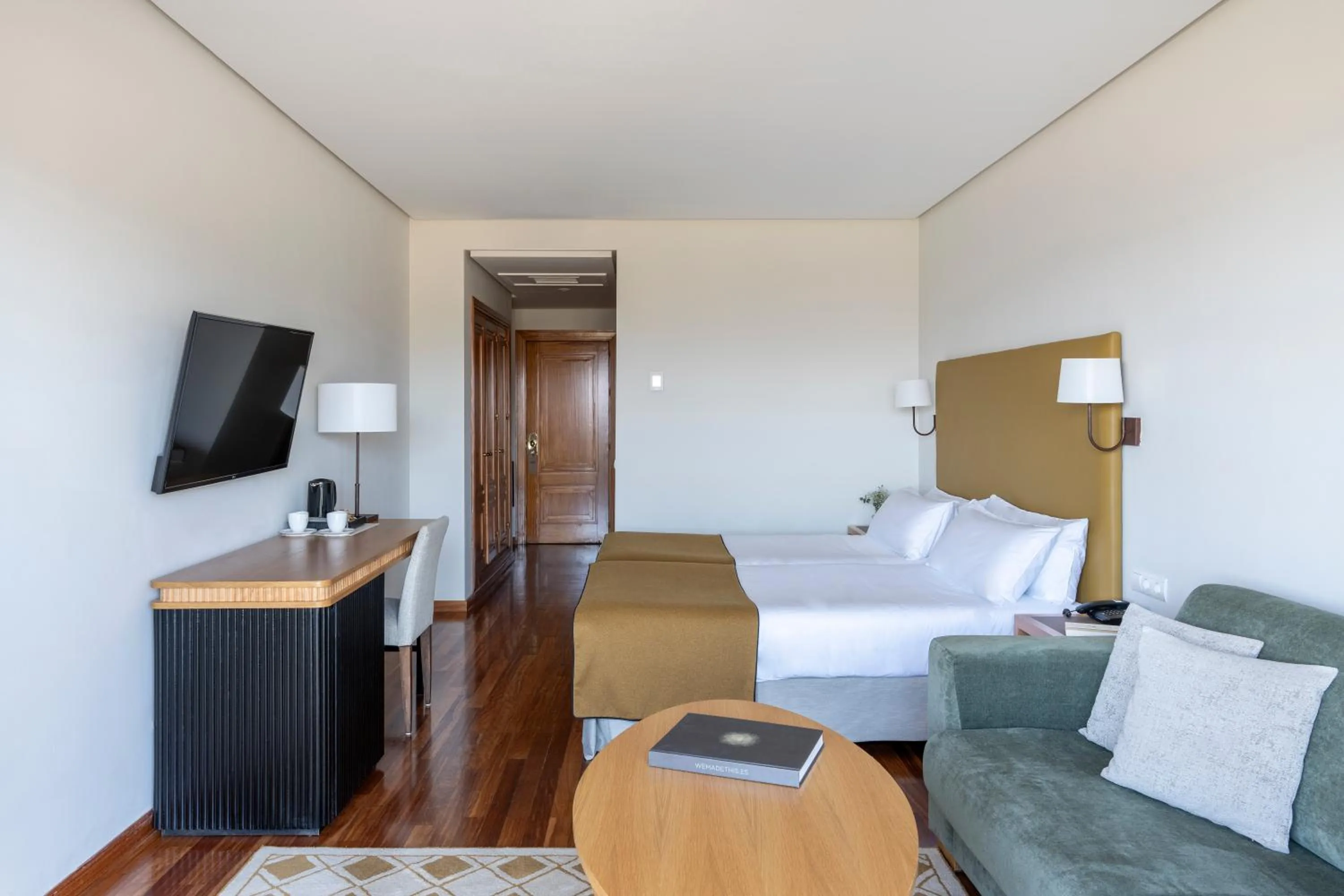 Photo of the whole room, Bed in Parador de Ronda