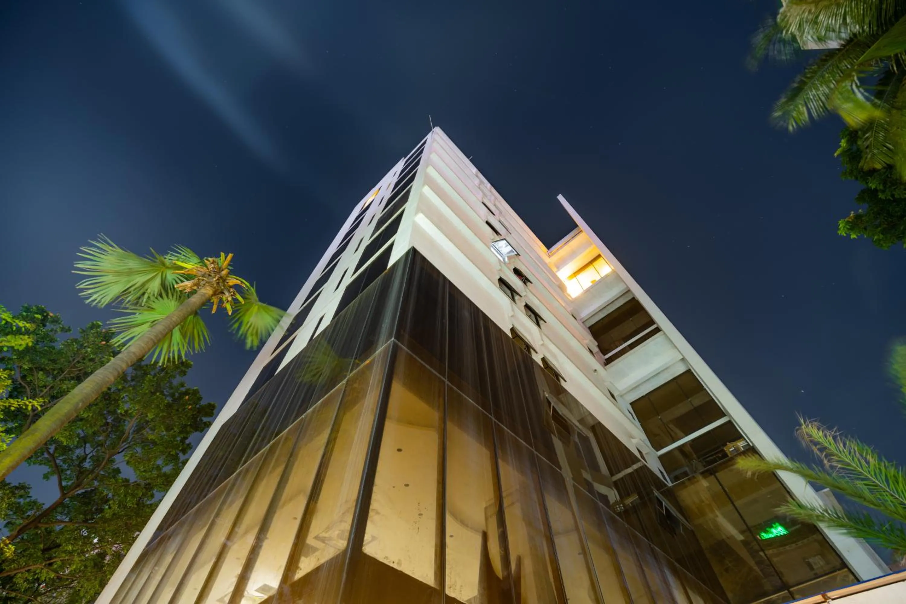 Monsoon Courtyard Luxury Hotel