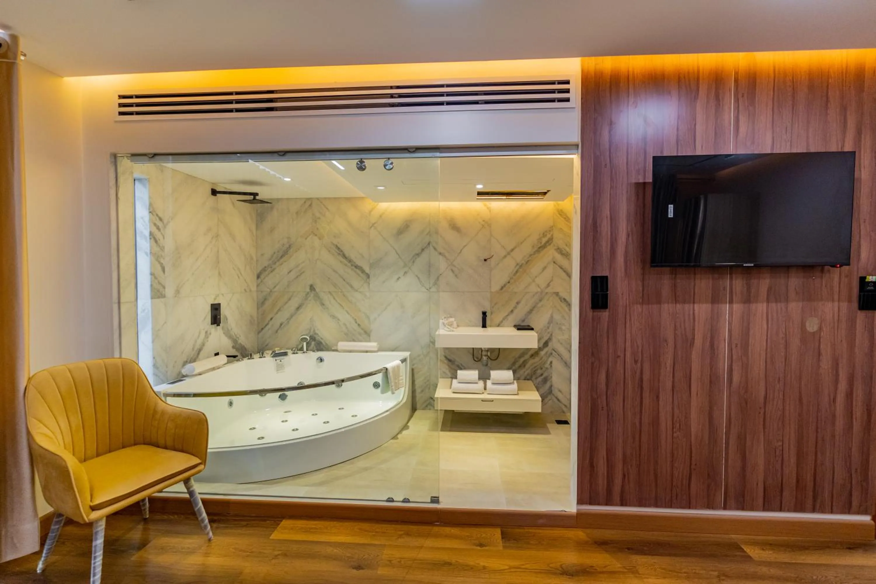 Superior Double Room in Monsoon Courtyard Luxury Hotel