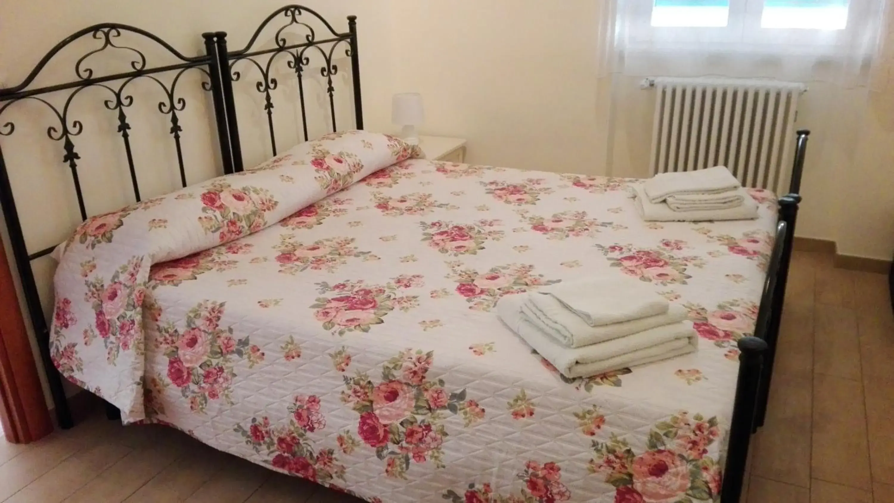 Small Double or Twin Room - single occupancy in Le Due Nicchie Small Double or Twin Room - single occupancy in Le Due Nicchie