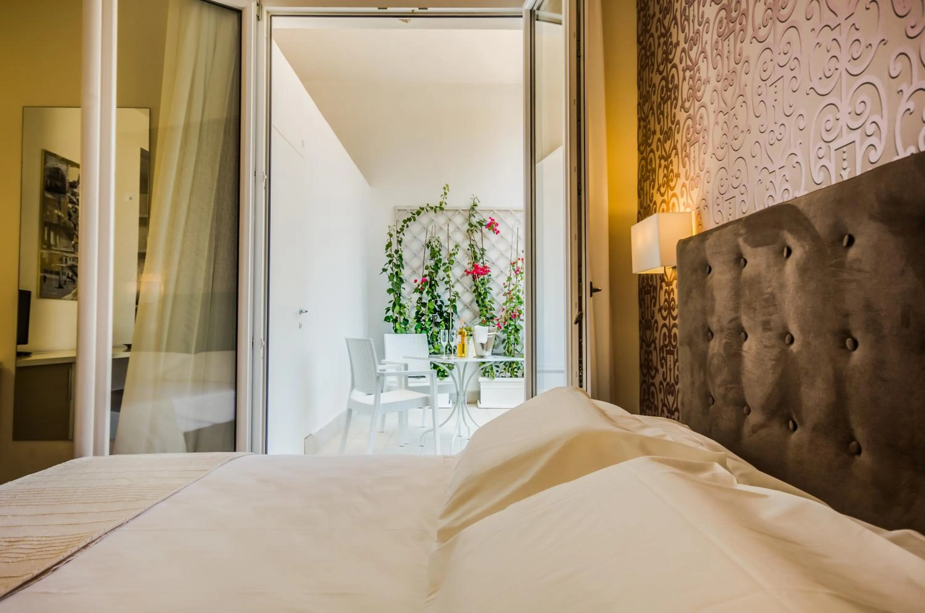Shower, Bed in Il Gallo Bianco
