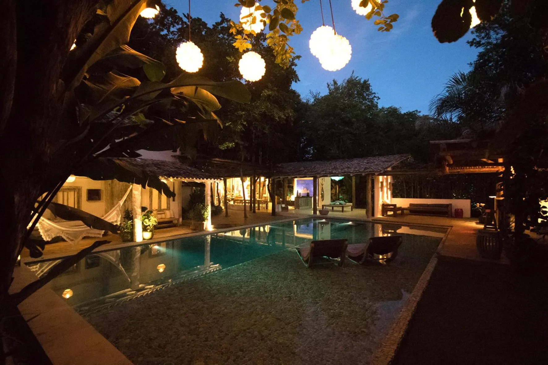 Night in Hotel Boutique Perainda