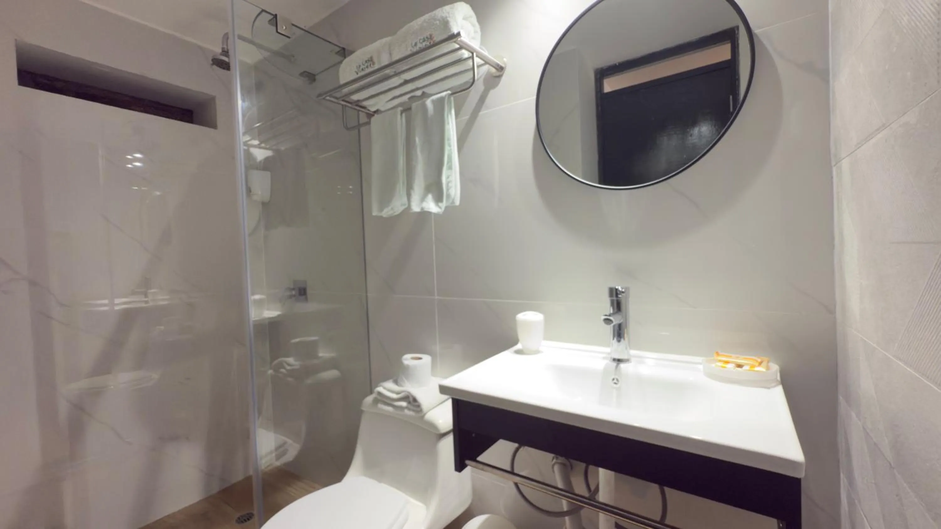 Shower in La Casa del Viajero