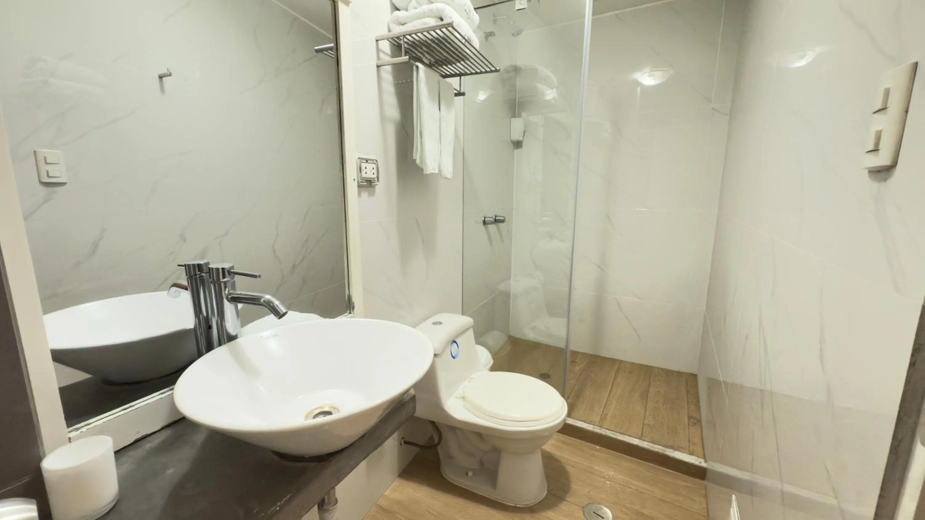 Shower in La Casa del Viajero