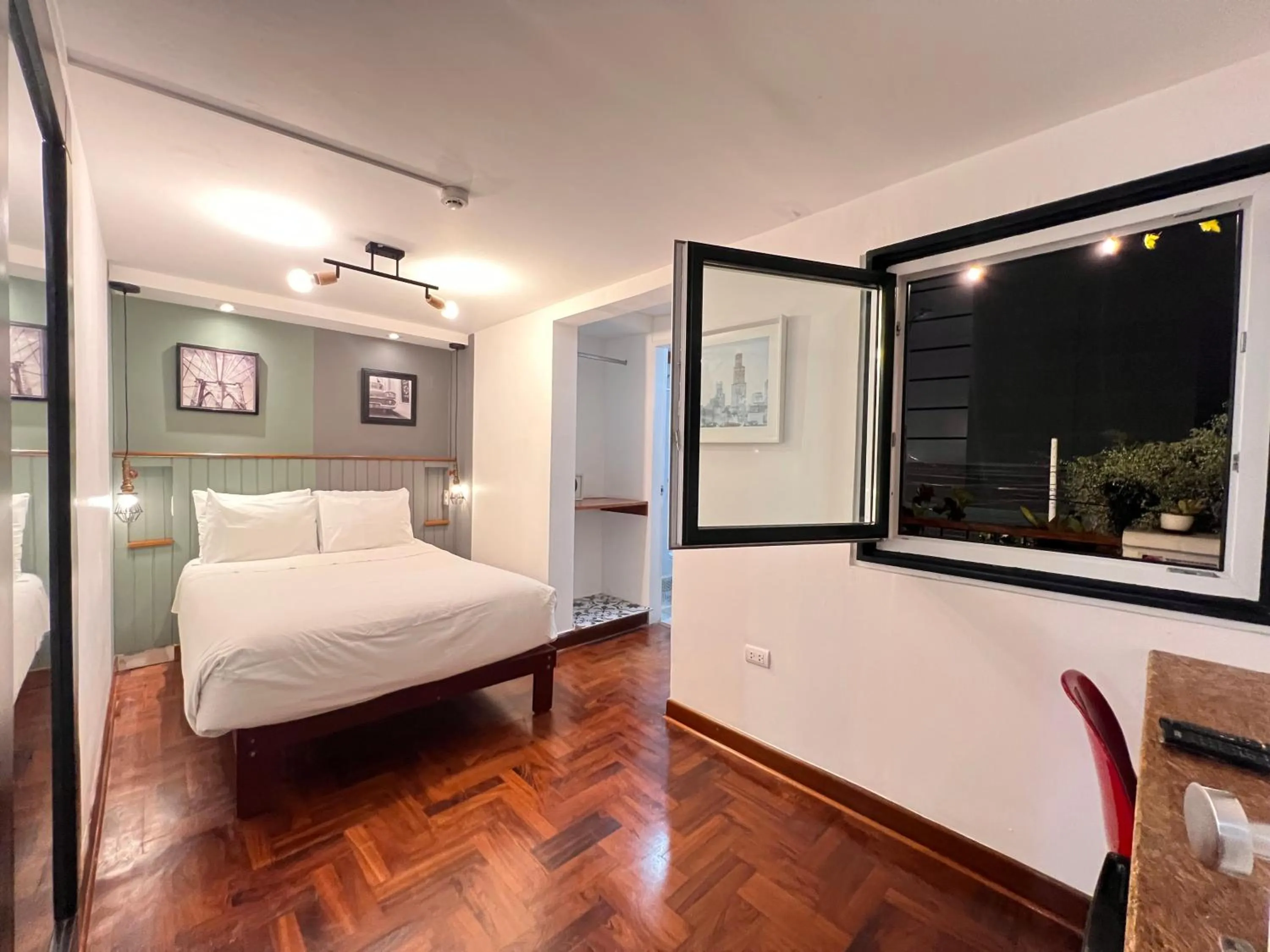 Photo of the whole room, Bed in La Casa del Viajero