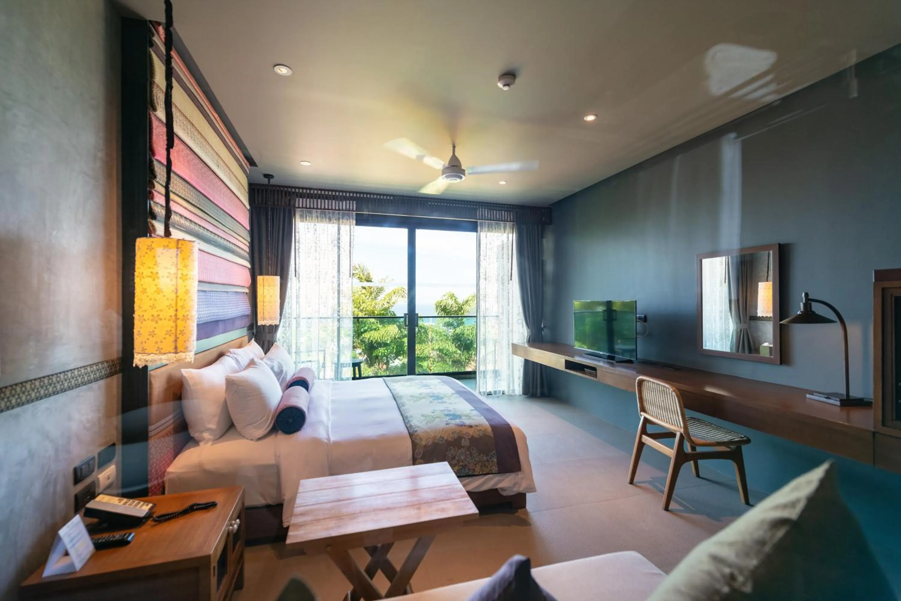 Bedroom in The Sea Galleri by Katathani