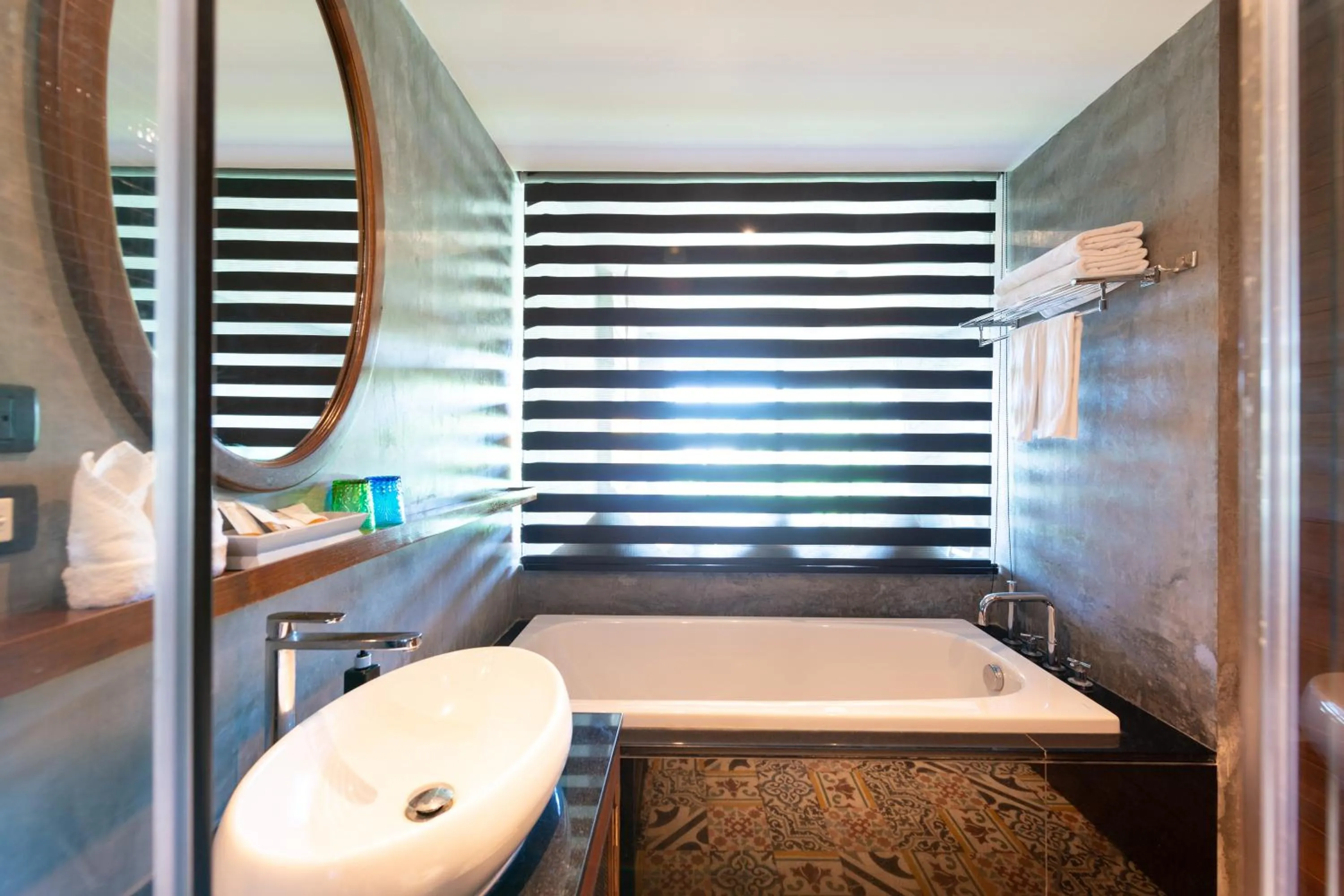 Bathroom in The Sea Galleri by Katathani