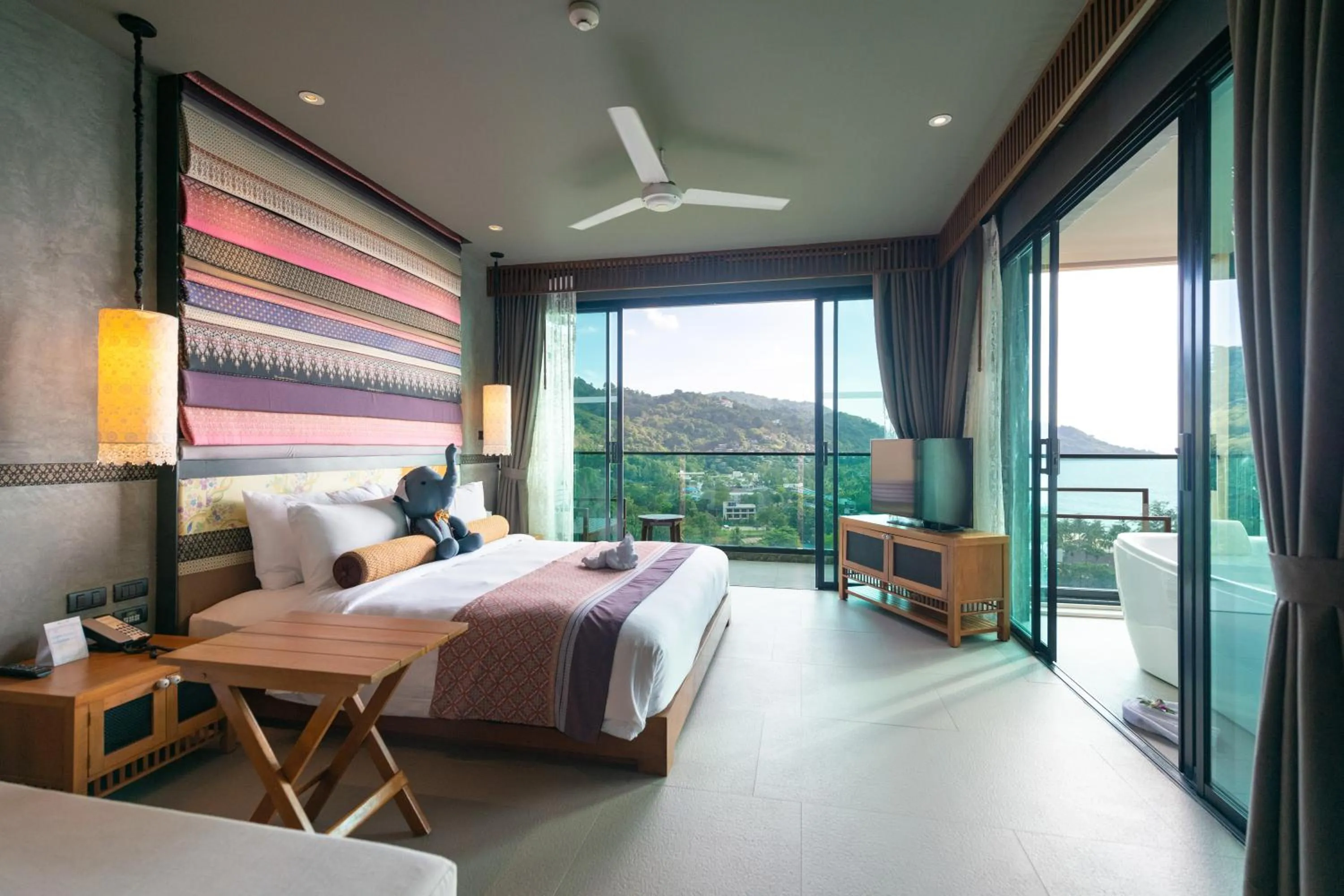 Bedroom in The Sea Galleri by Katathani