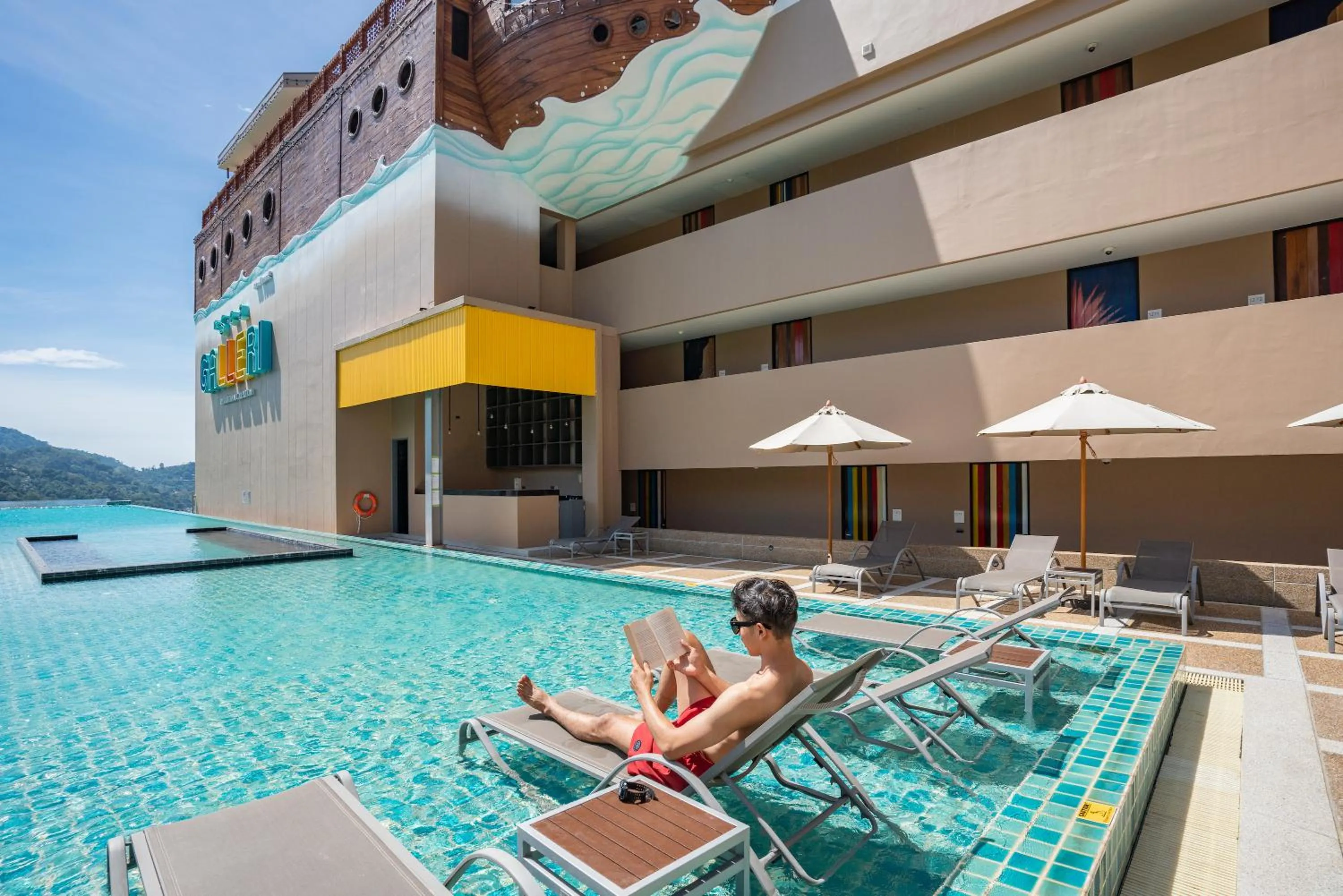 Swimming Pool in The Sea Galleri by Katathani