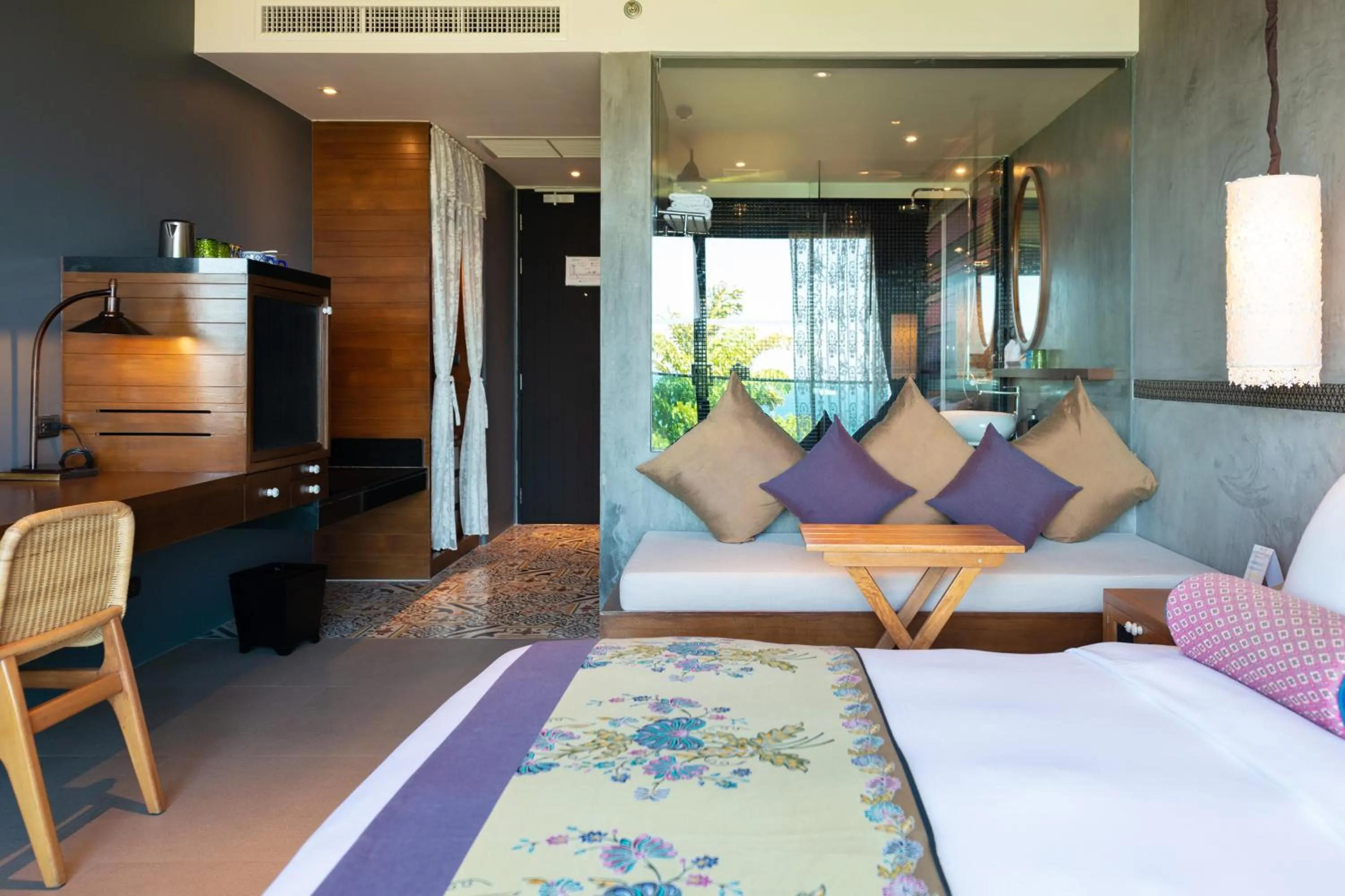 Bedroom in The Sea Galleri by Katathani