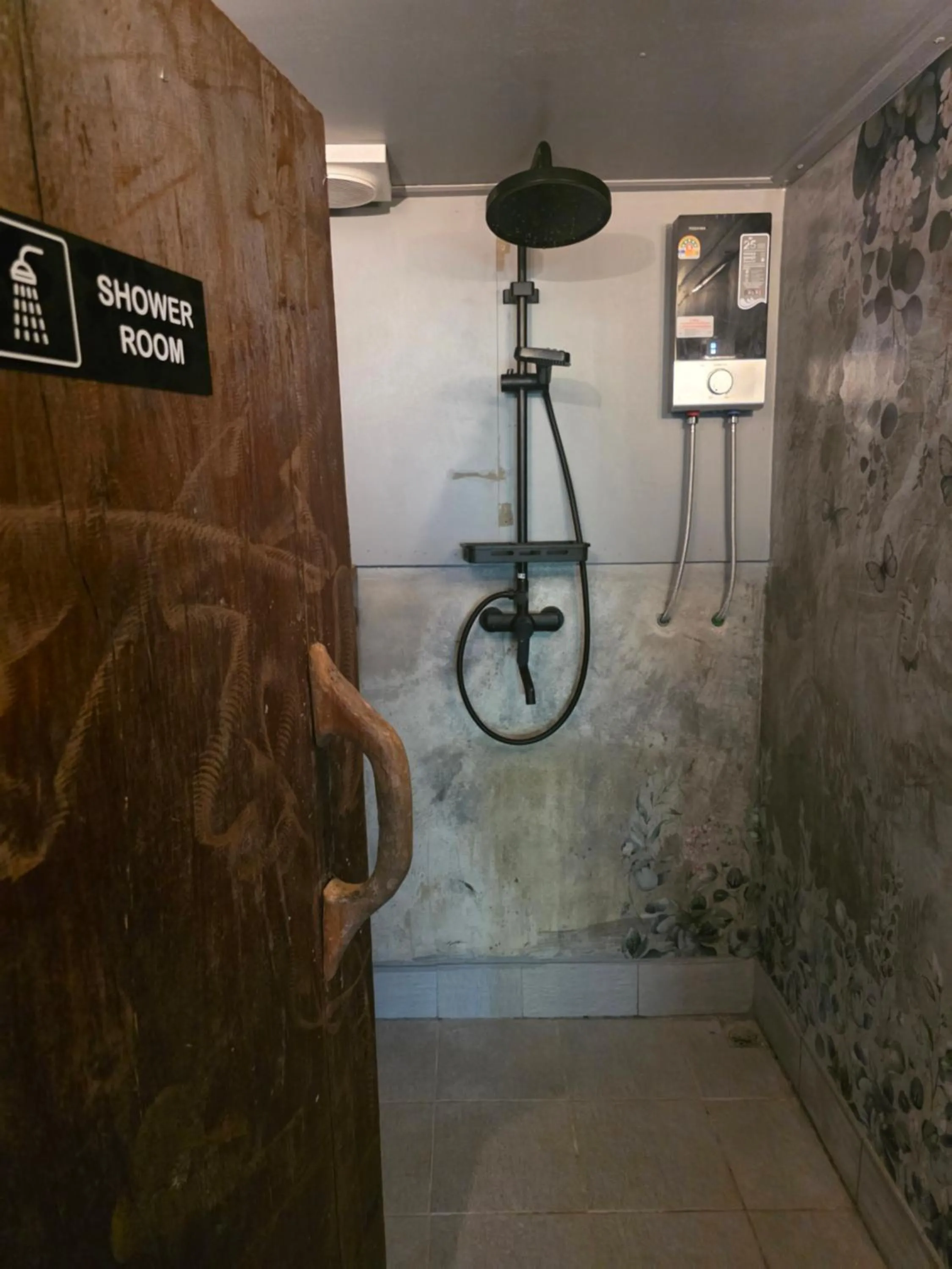 Shower in THE REAL ESCAPE - Koh Yao Noi
