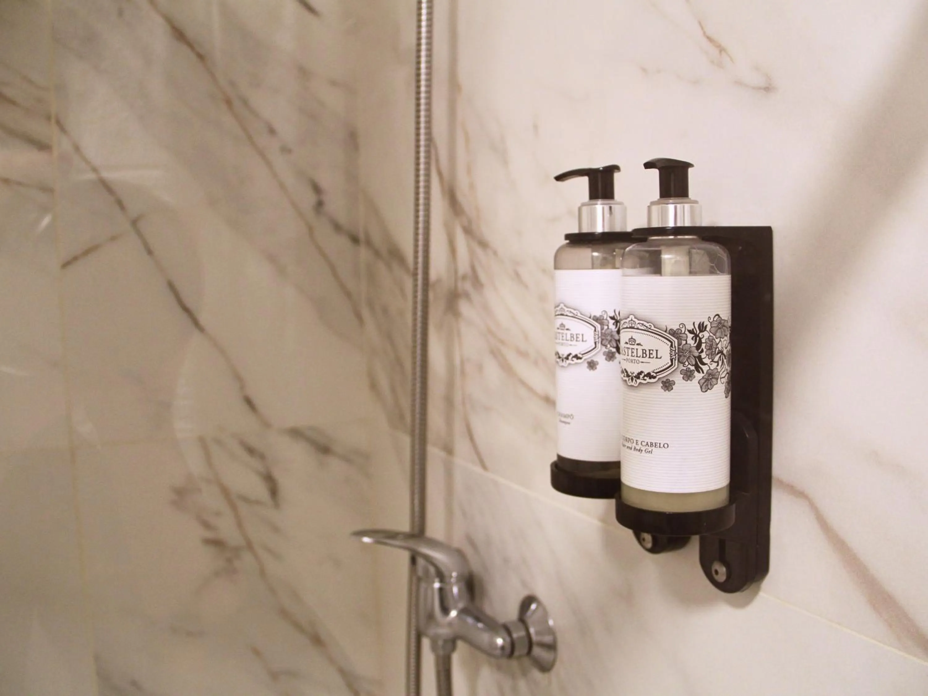 Shower in Bemyguest - Loft Guest House Jardim das Mães Charming