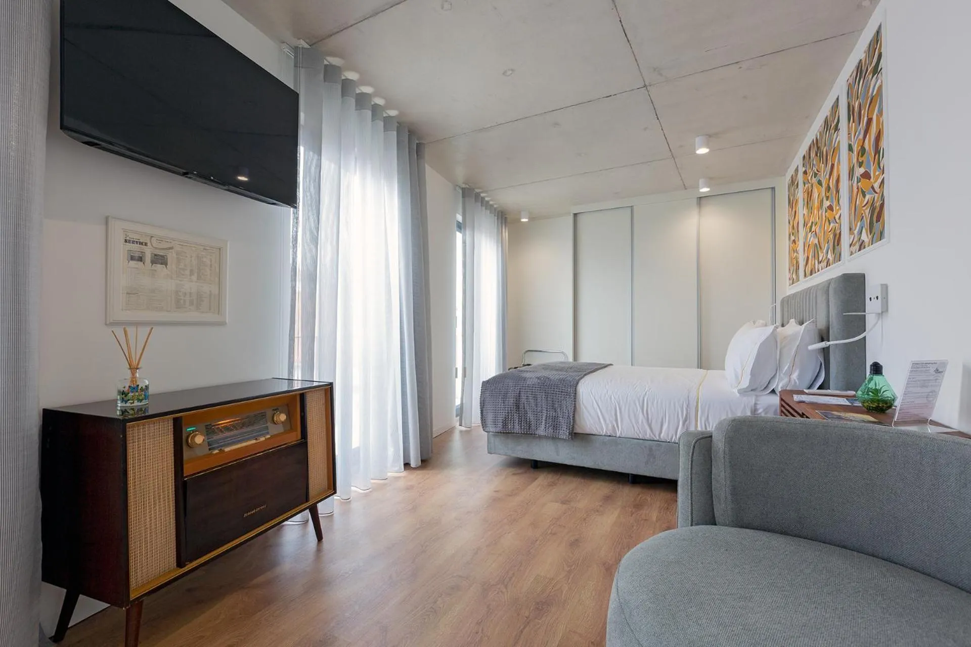 Communal lounge/ TV room, Bed in Bemyguest - Loft Guest House Jardim das Mães Charming