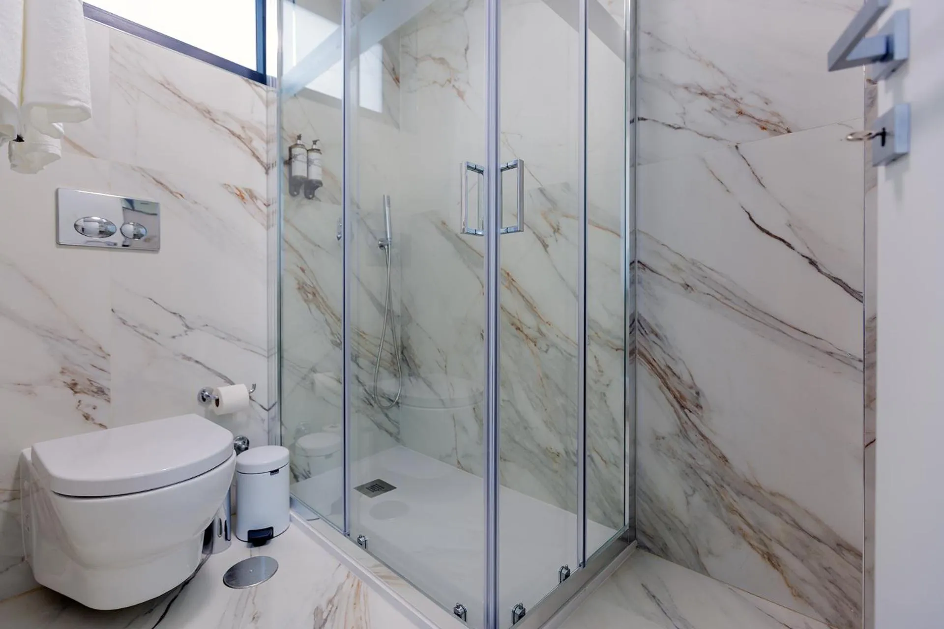 Shower in Bemyguest - Loft Guest House Jardim das Mães Charming