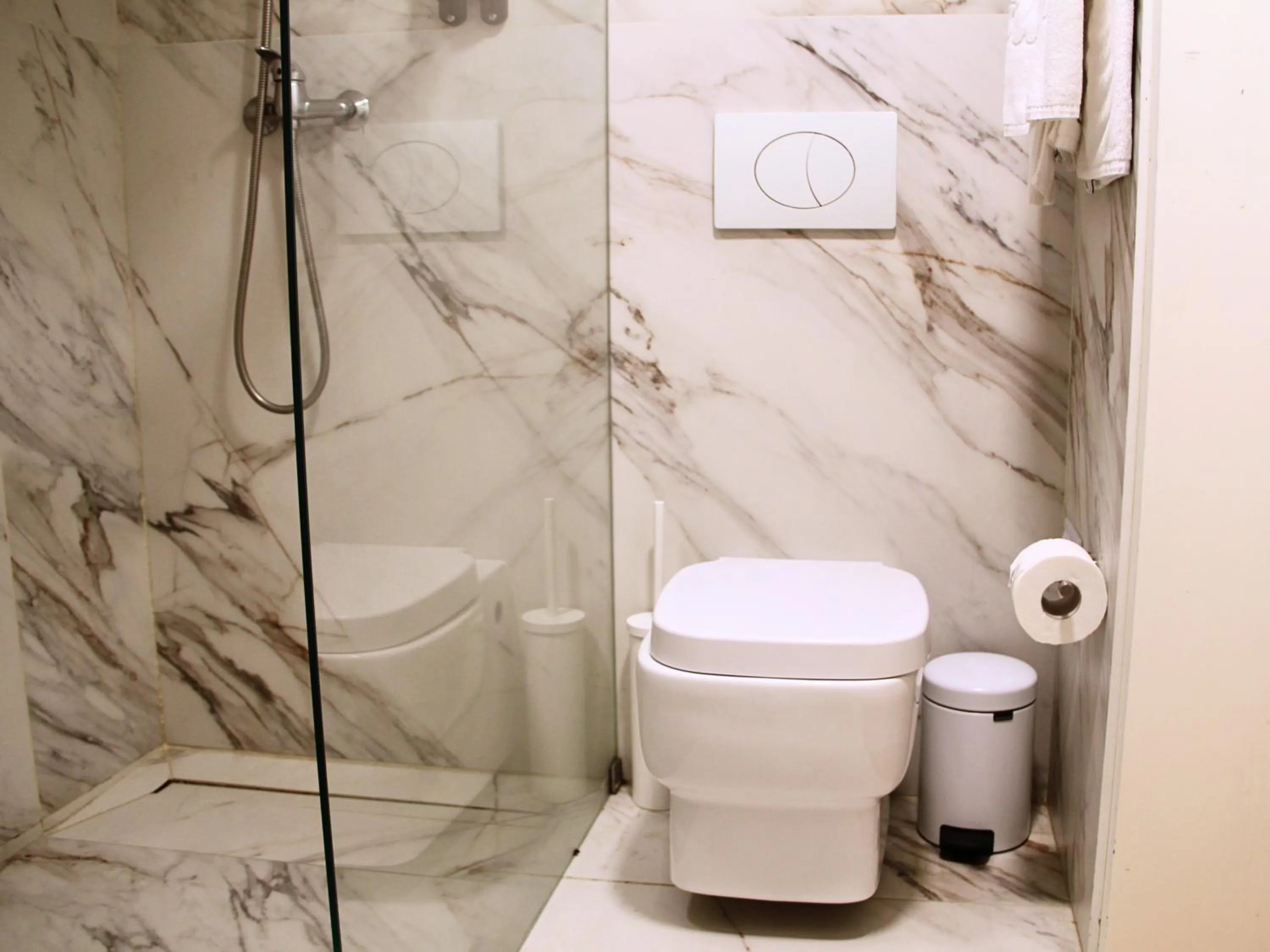 Shower in Bemyguest - Loft Guest House Jardim das Mães Charming