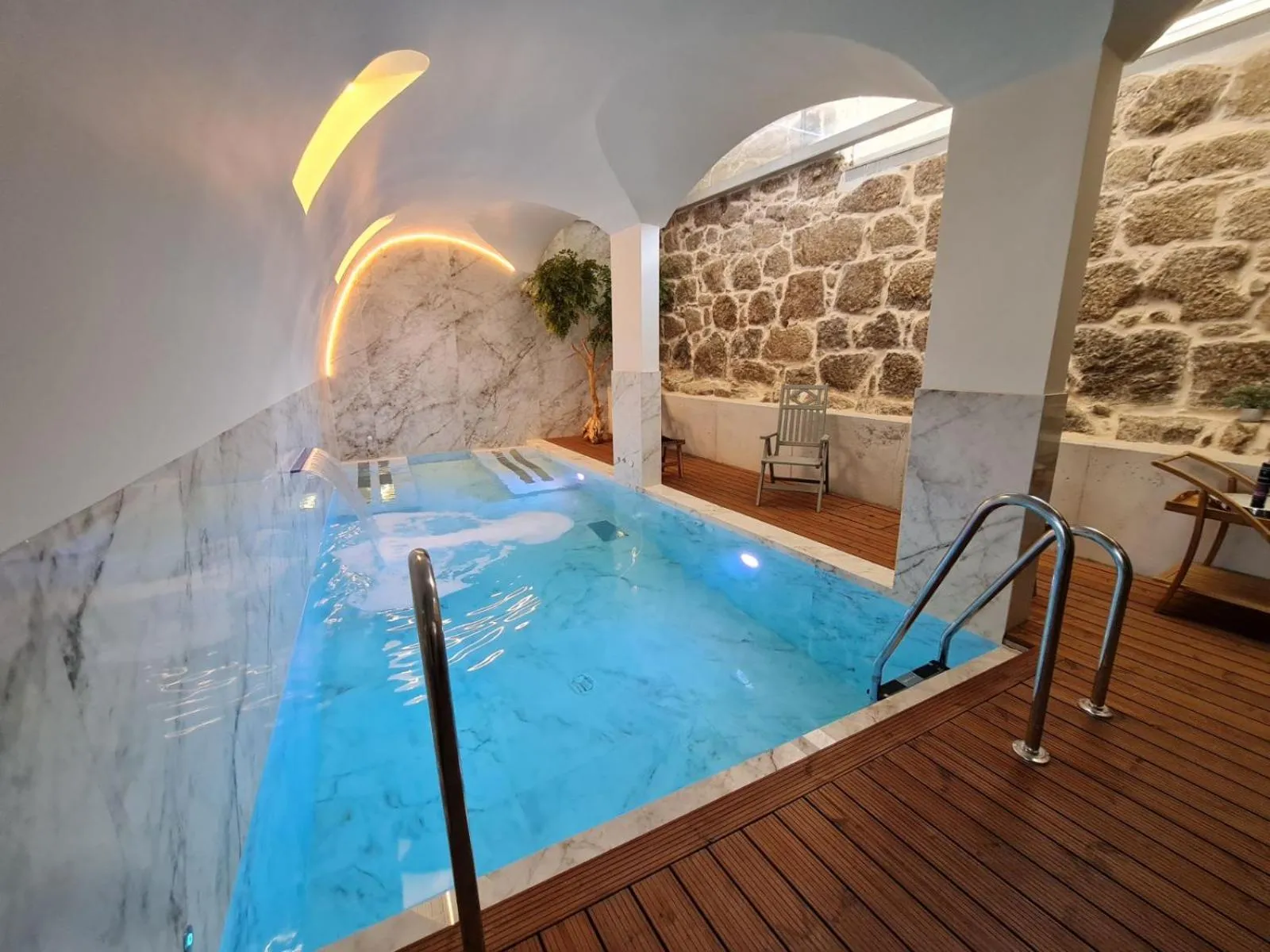 Swimming pool in Bemyguest - Loft Guest House Jardim das Mães Charming