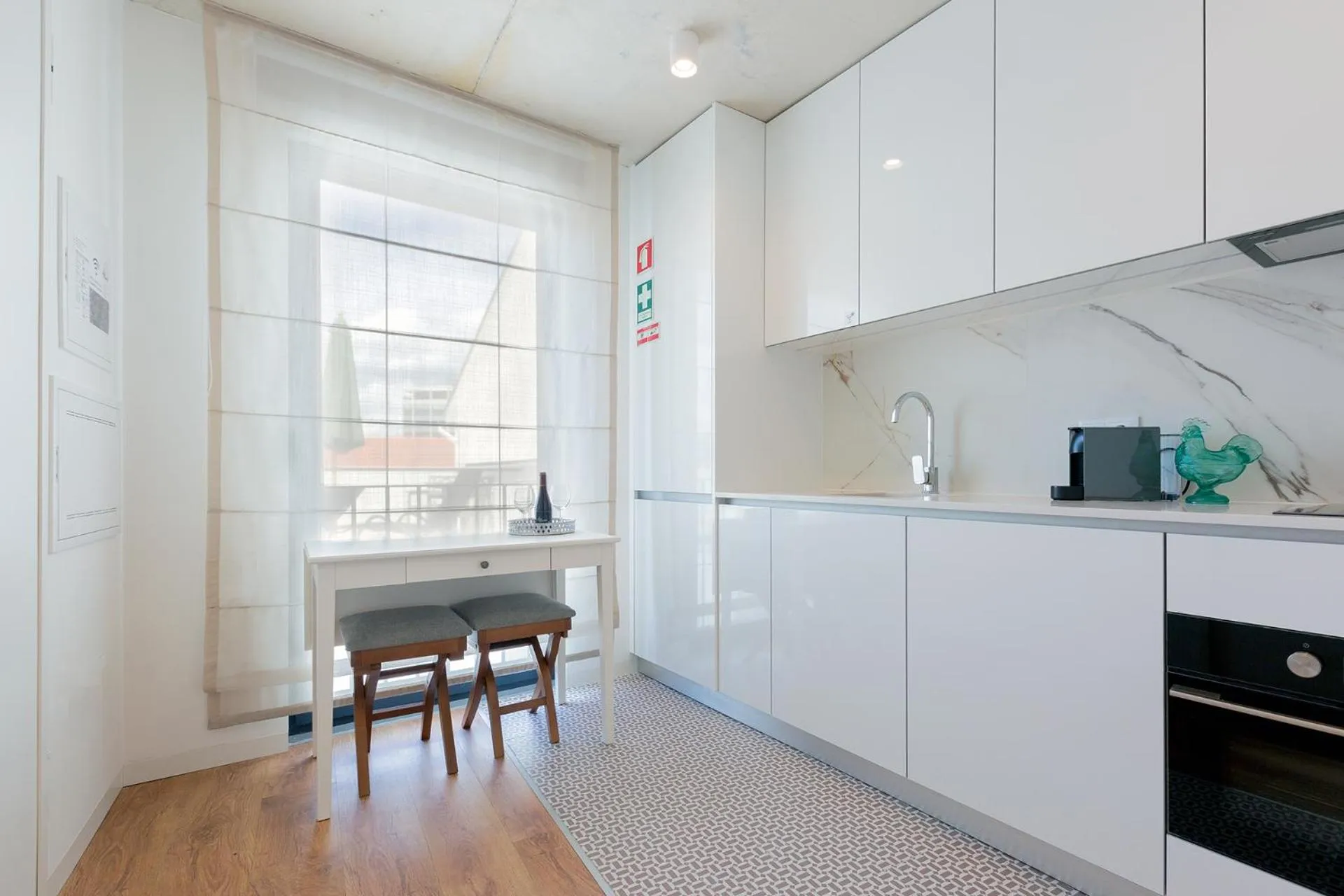 Kitchen or kitchenette in Bemyguest - Loft Guest House Jardim das Mães Charming