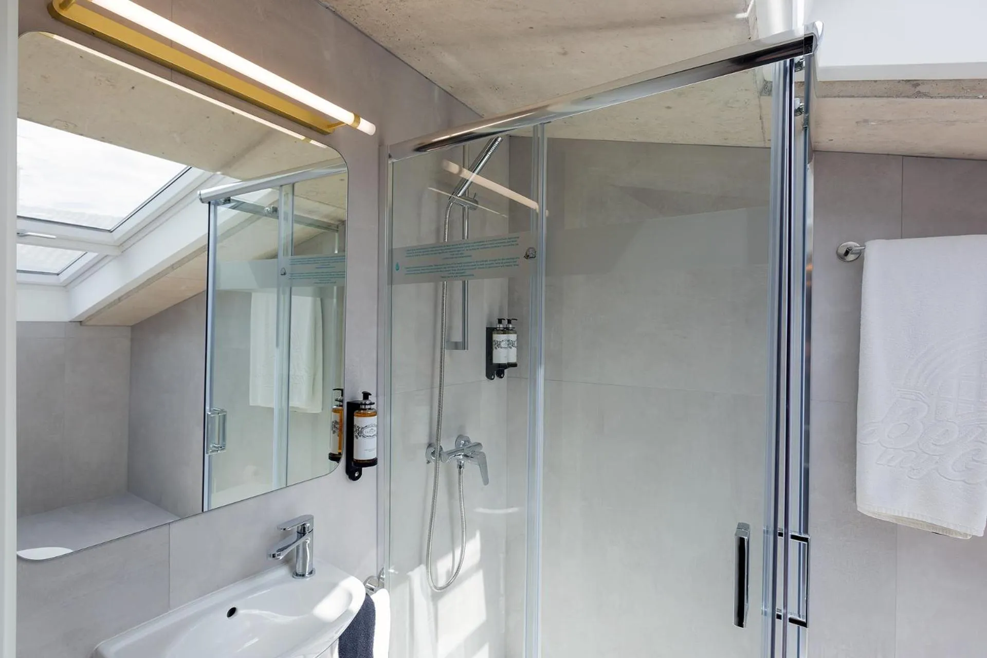 Bathroom in Bemyguest - Loft Guest House Jardim das Mães Charming