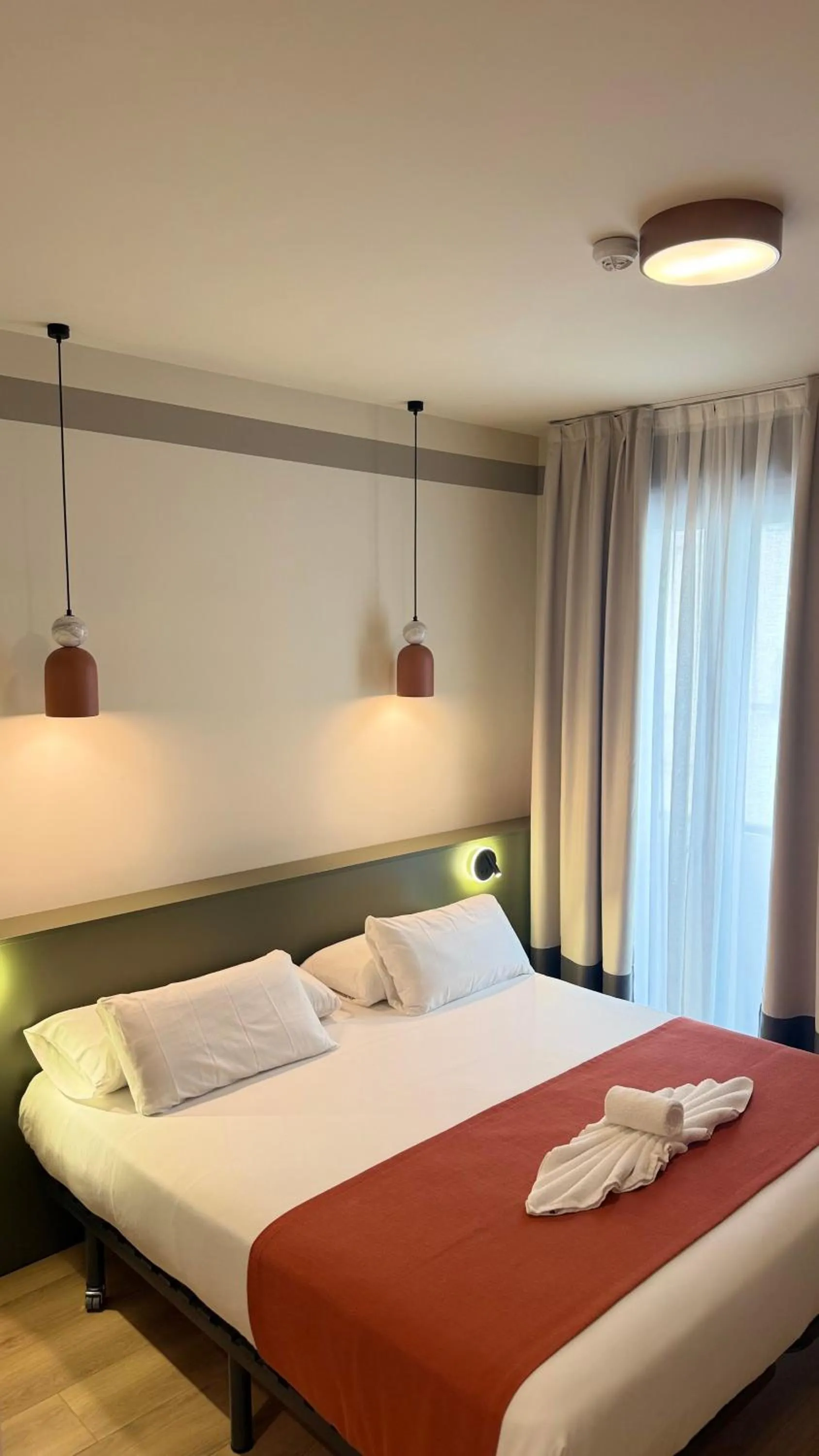 Bed in Hostal Sol Square Madrid