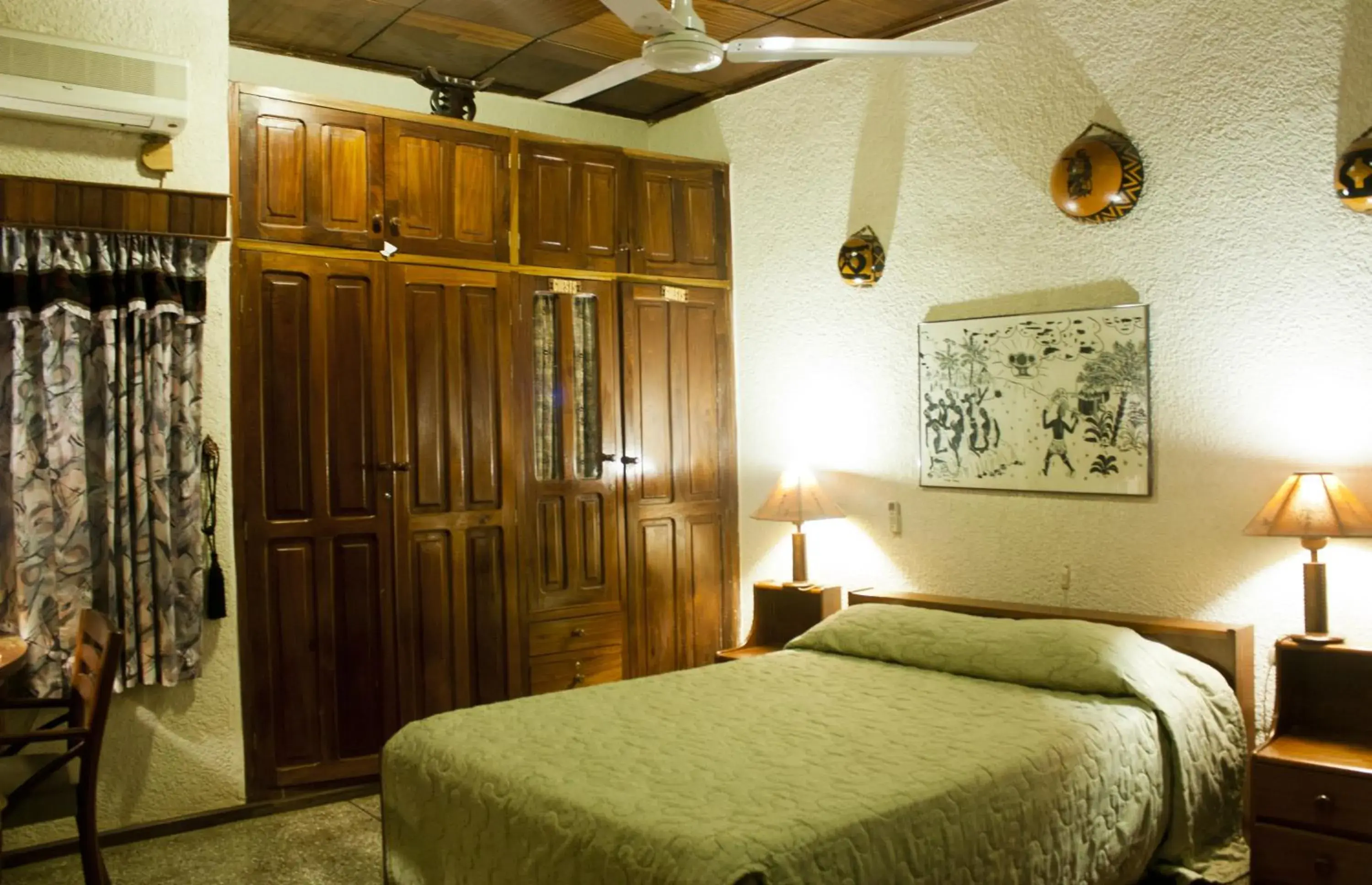 Deluxe Queen Room - single occupancy in Four Villages Inn Deluxe Queen Room - single occupancy in Four Villages Inn
