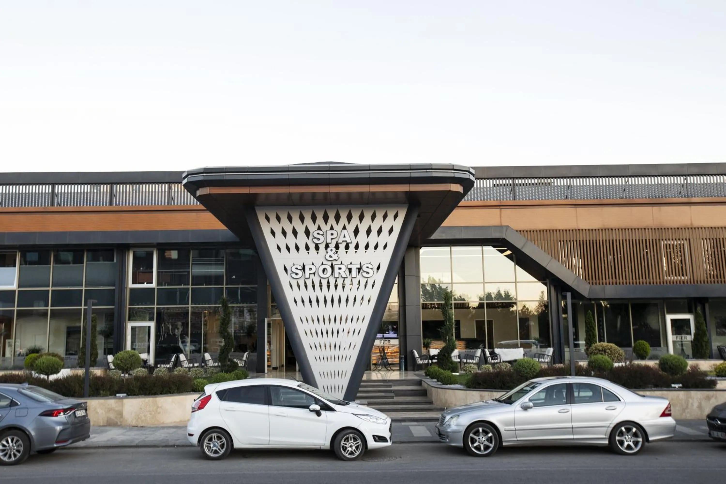 Property building in Fier Life Center