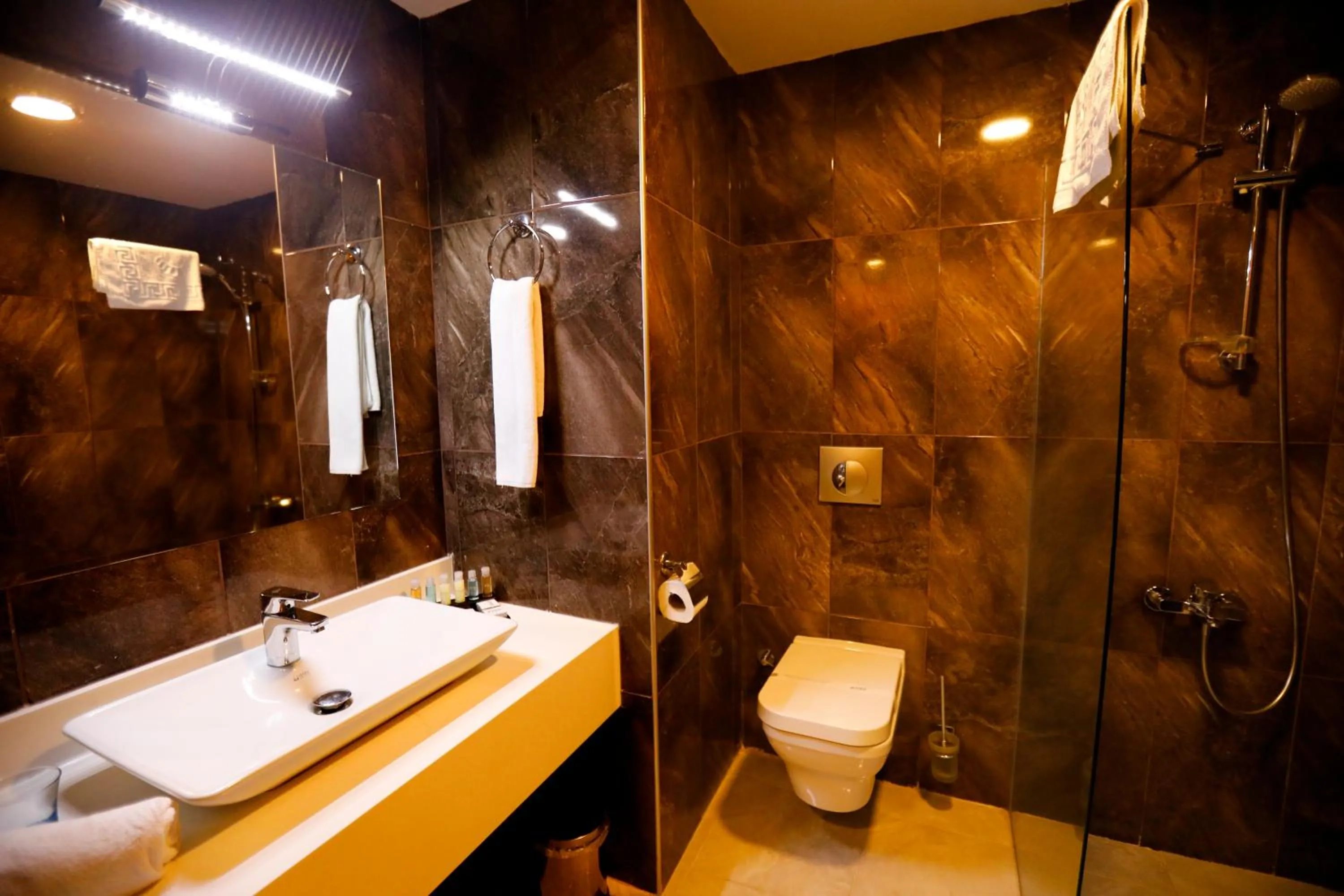 Shower in Fier Life Center