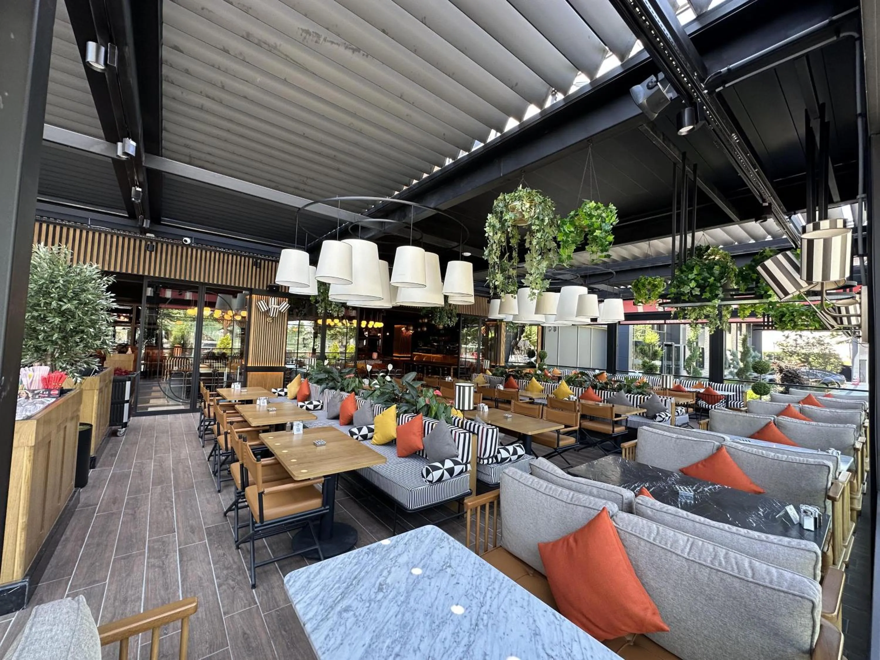 Restaurant/places to eat in Fier Life Center