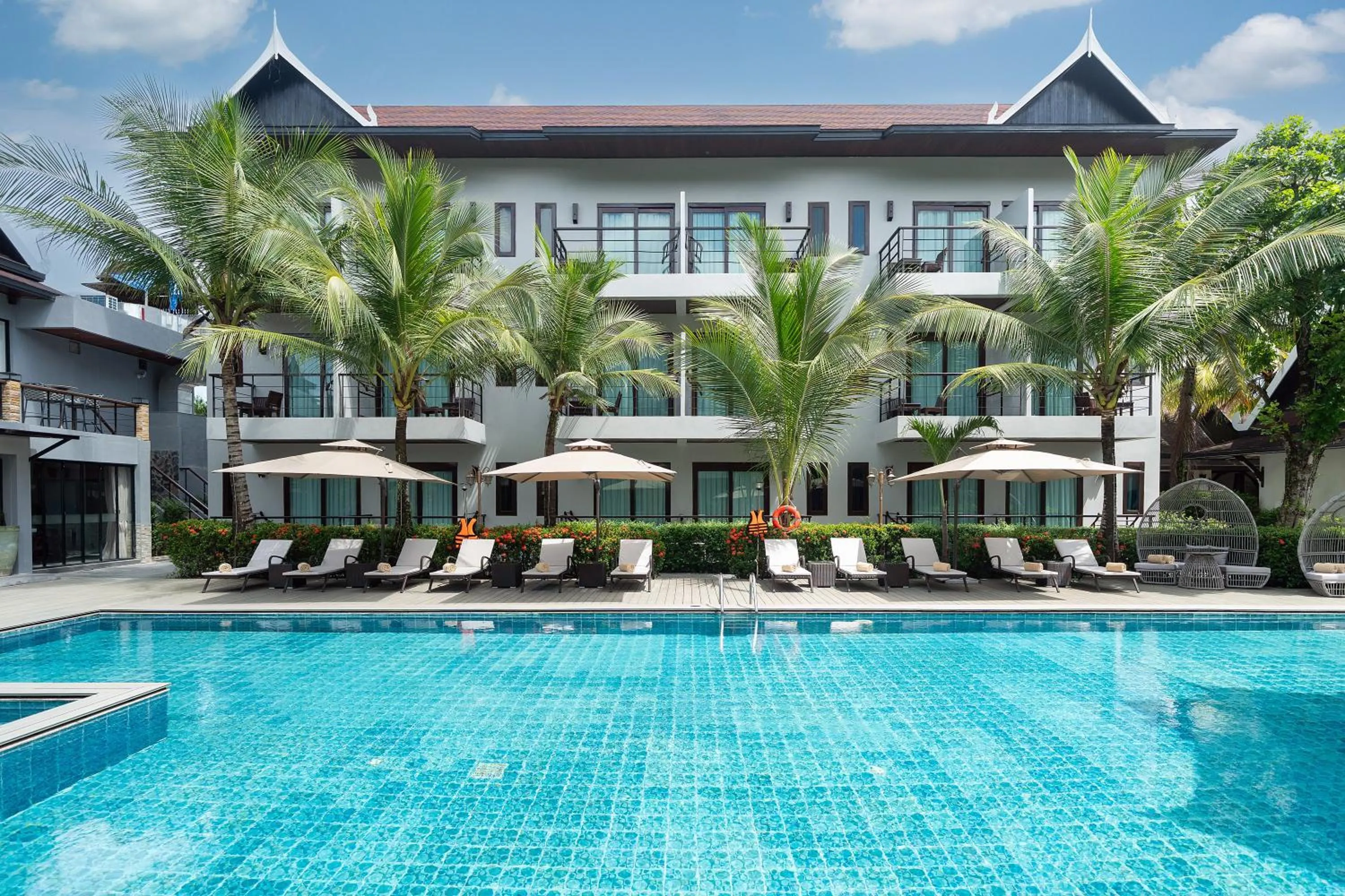 Pool view in Howard Johnson by Wyndham Phuket Naiyang