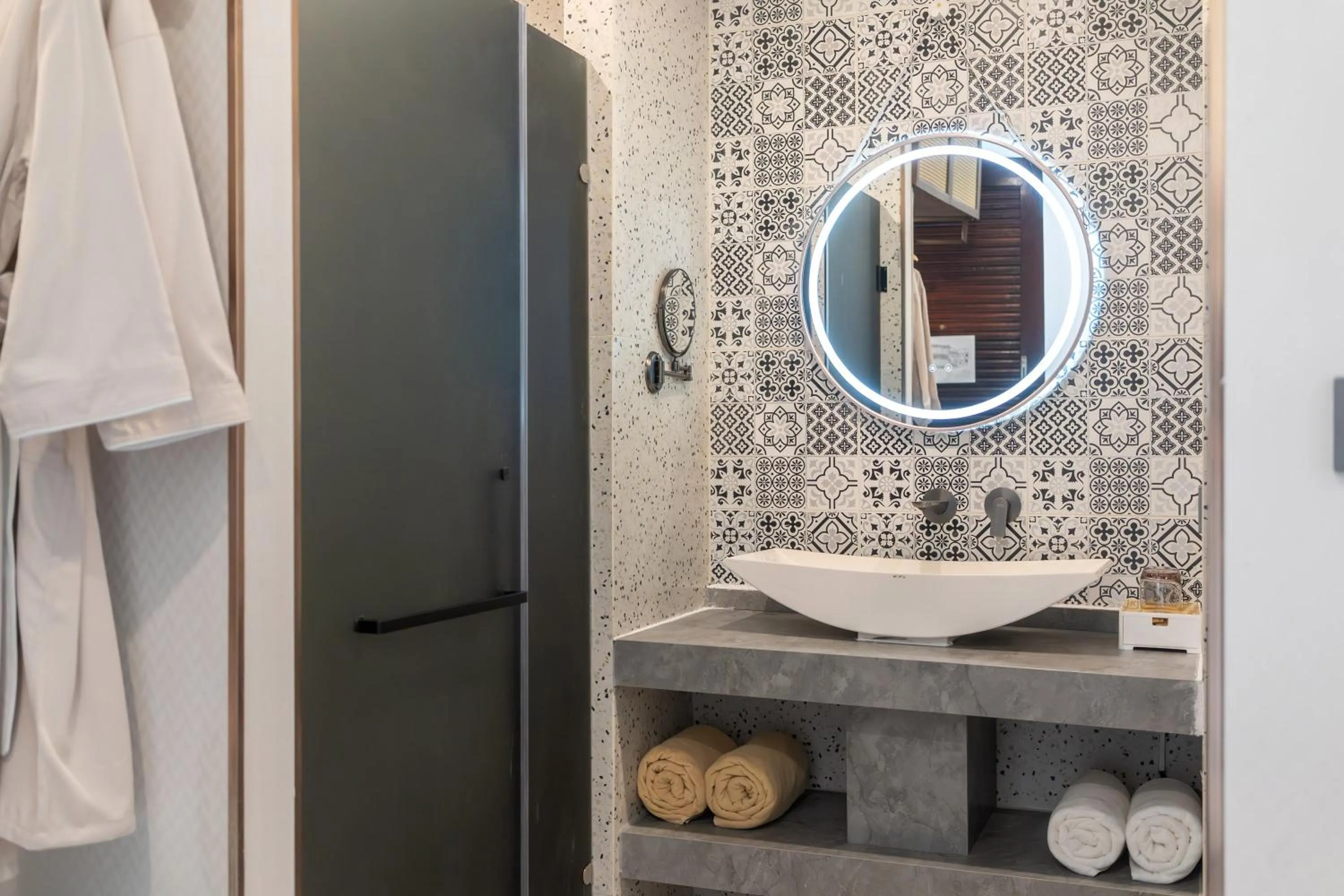 towels in Howard Johnson by Wyndham Phuket Naiyang