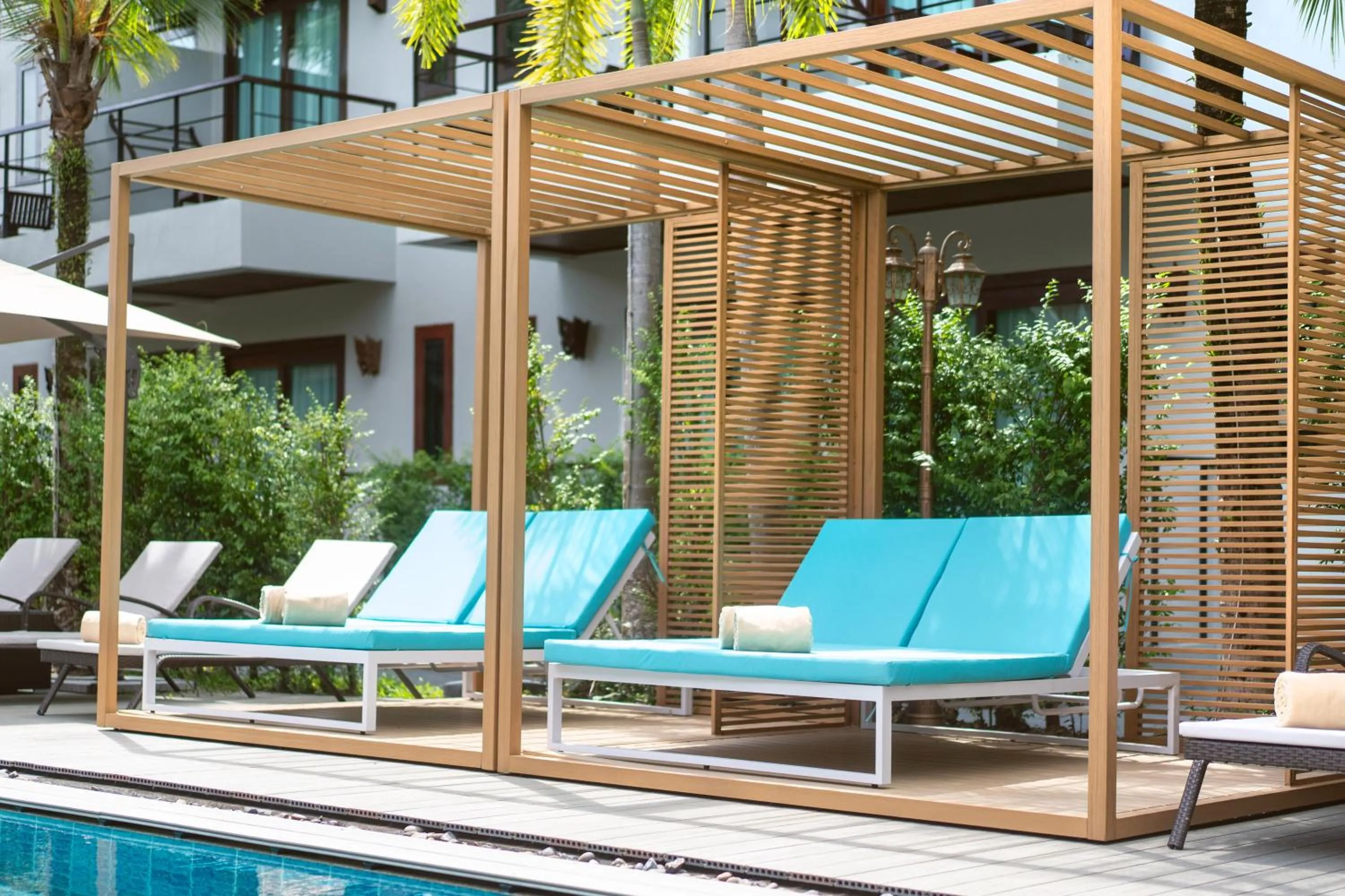 sunbed in Howard Johnson by Wyndham Phuket Naiyang