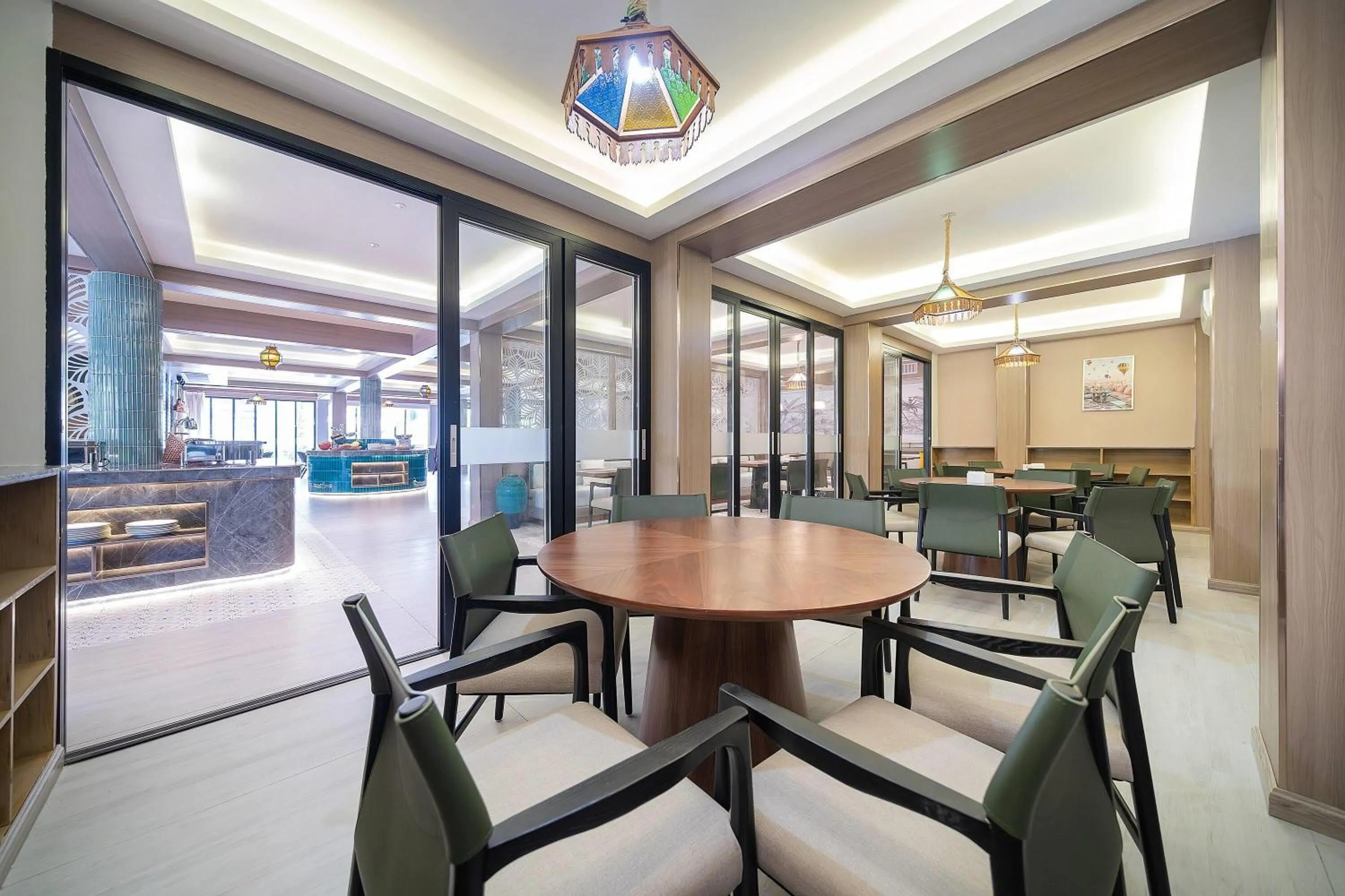 Restaurant/places to eat in Howard Johnson by Wyndham Phuket Naiyang