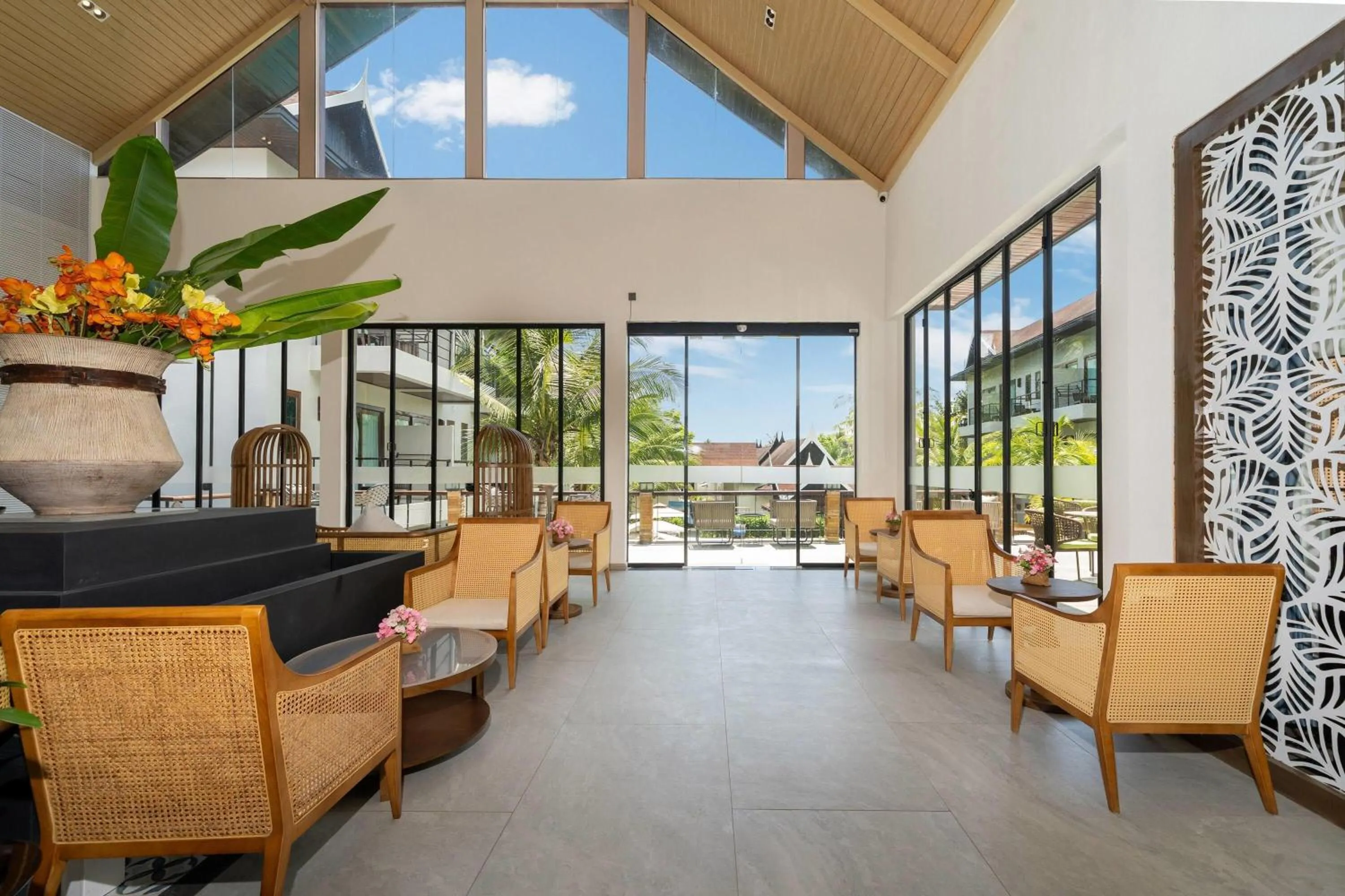 Lobby or reception in Howard Johnson by Wyndham Phuket Naiyang