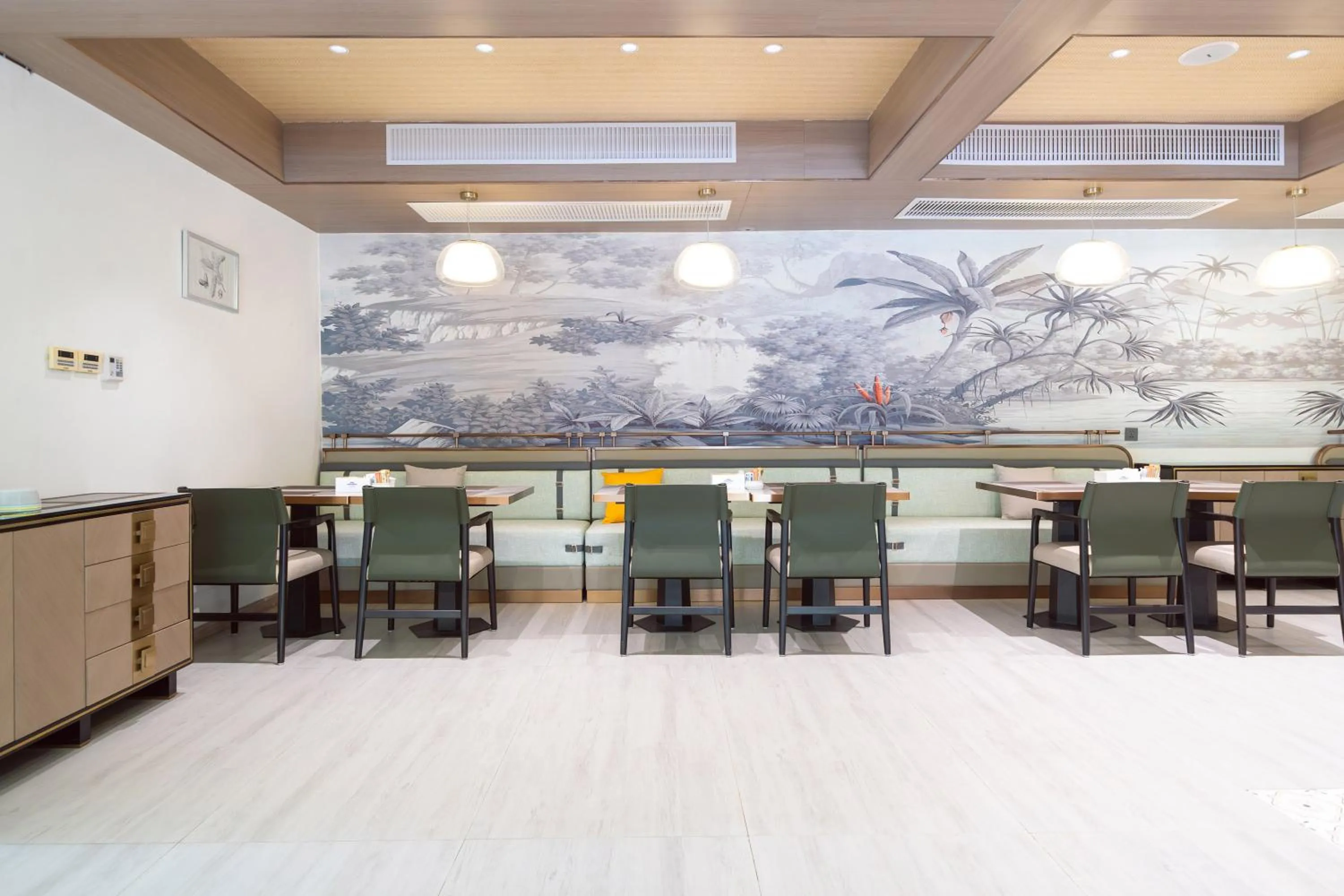 Restaurant/places to eat in Howard Johnson by Wyndham Phuket Naiyang