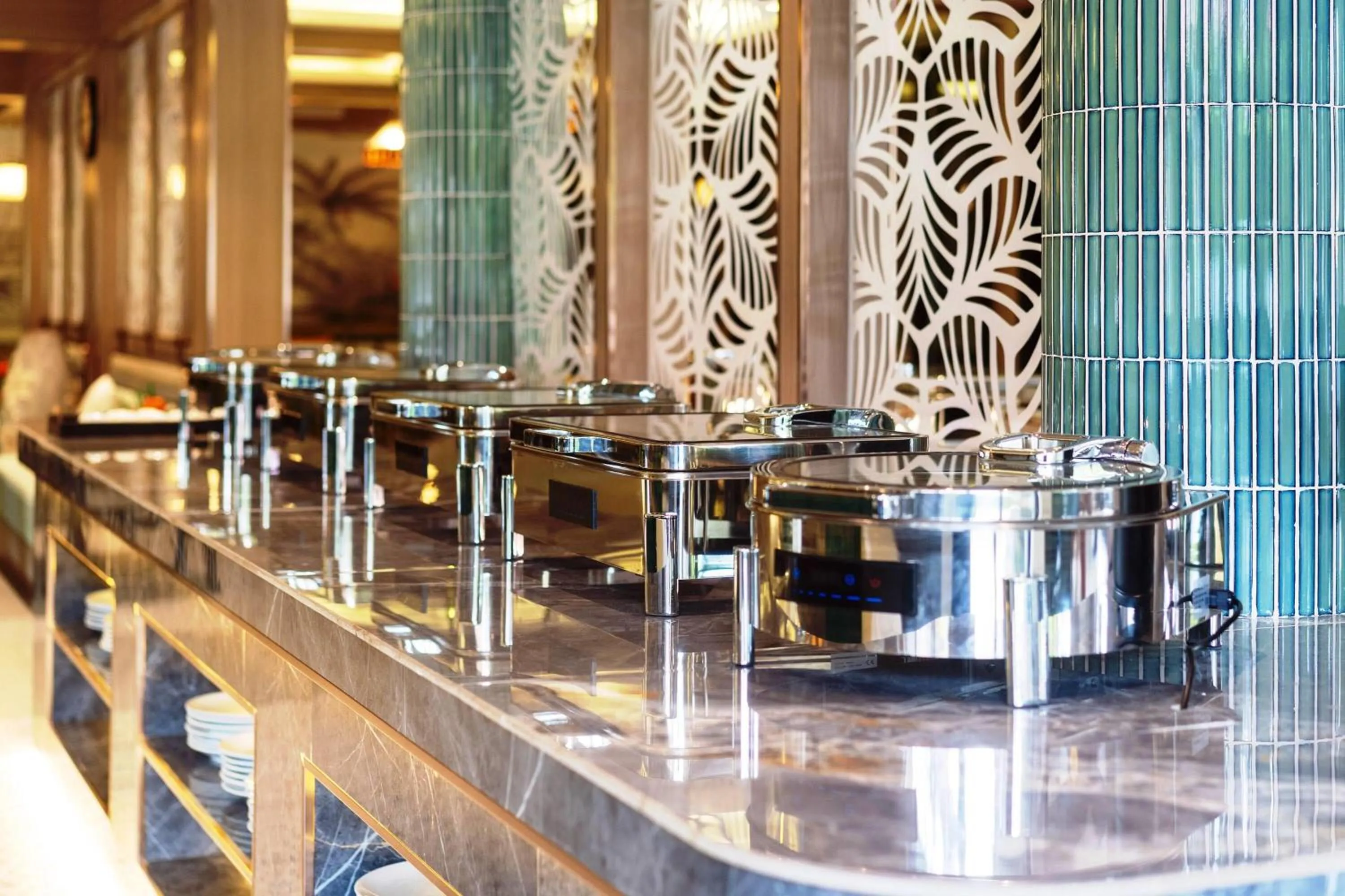 Restaurant/places to eat in Howard Johnson by Wyndham Phuket Naiyang