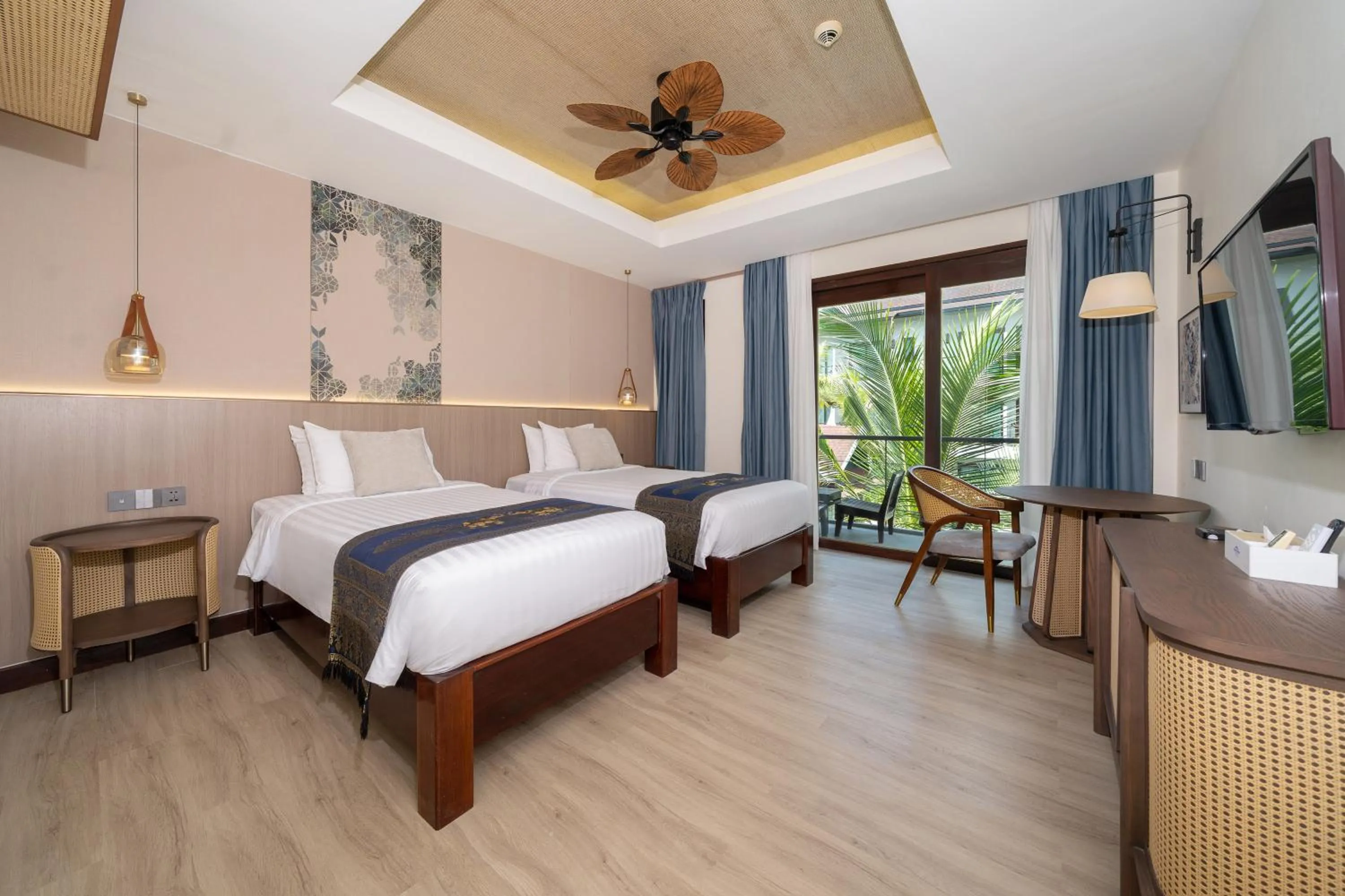 fireplace, Bed in Howard Johnson by Wyndham Phuket Naiyang