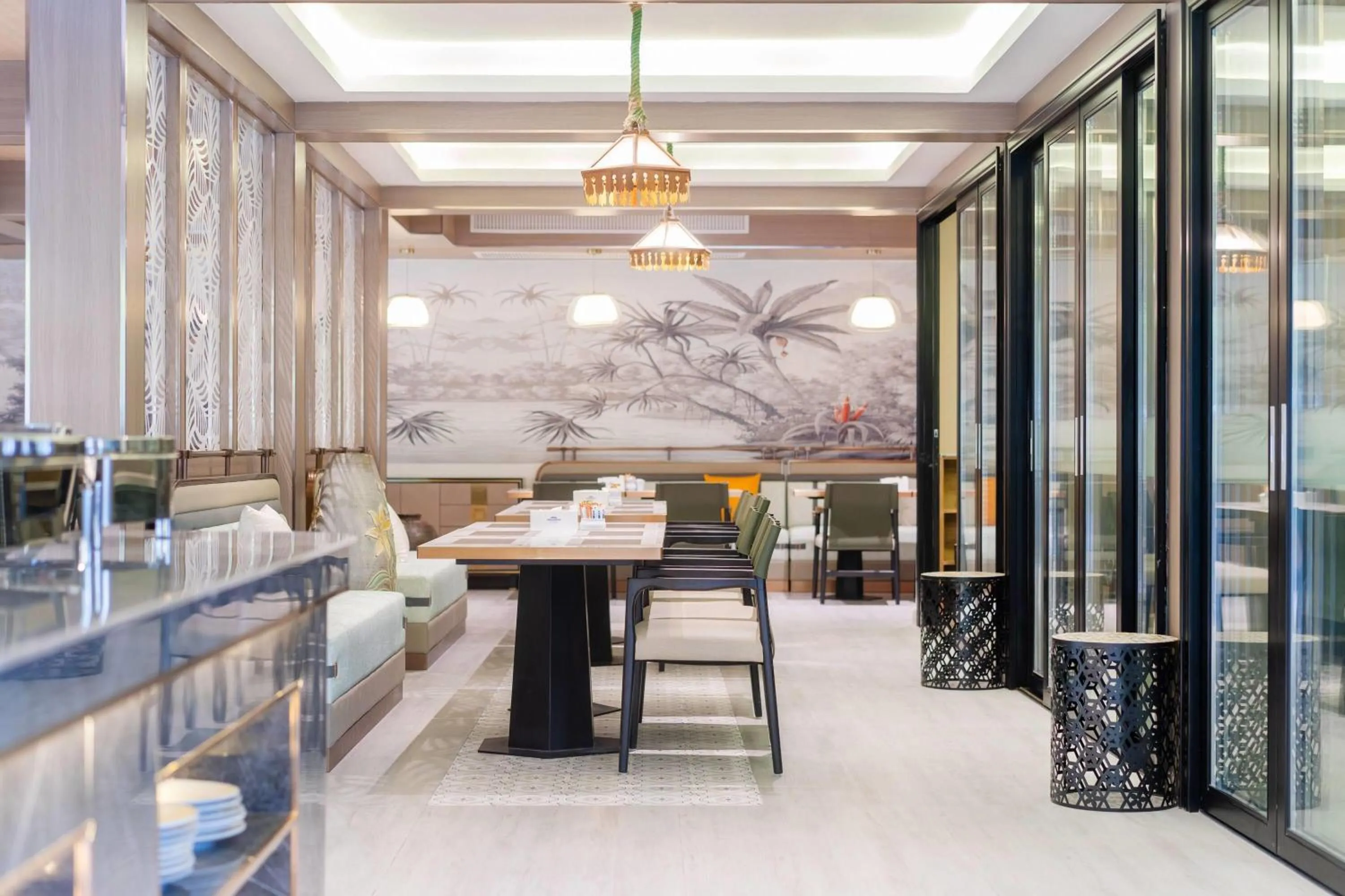 Restaurant/places to eat in Howard Johnson by Wyndham Phuket Naiyang