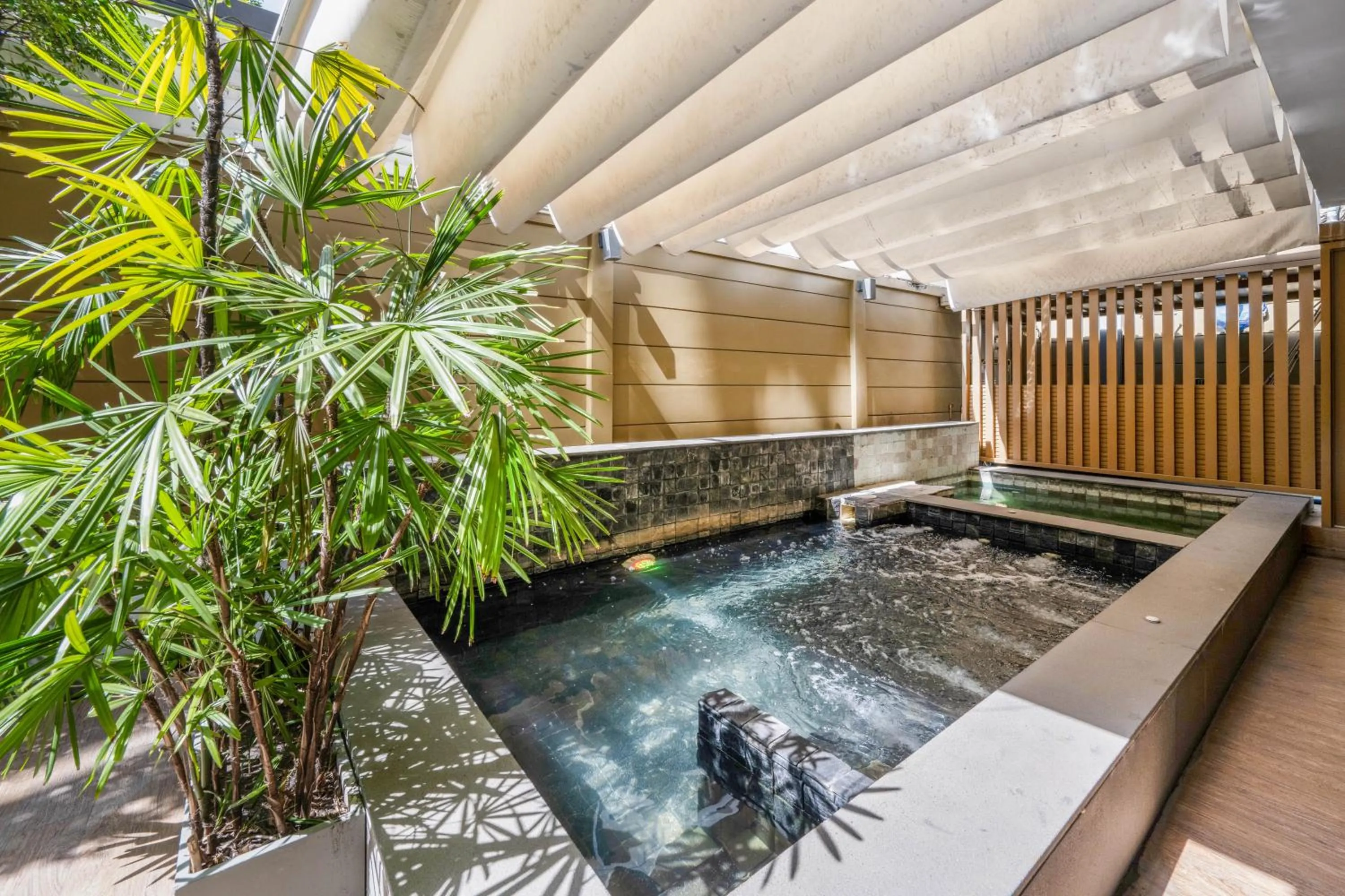 Hot Tub in Alcove 53