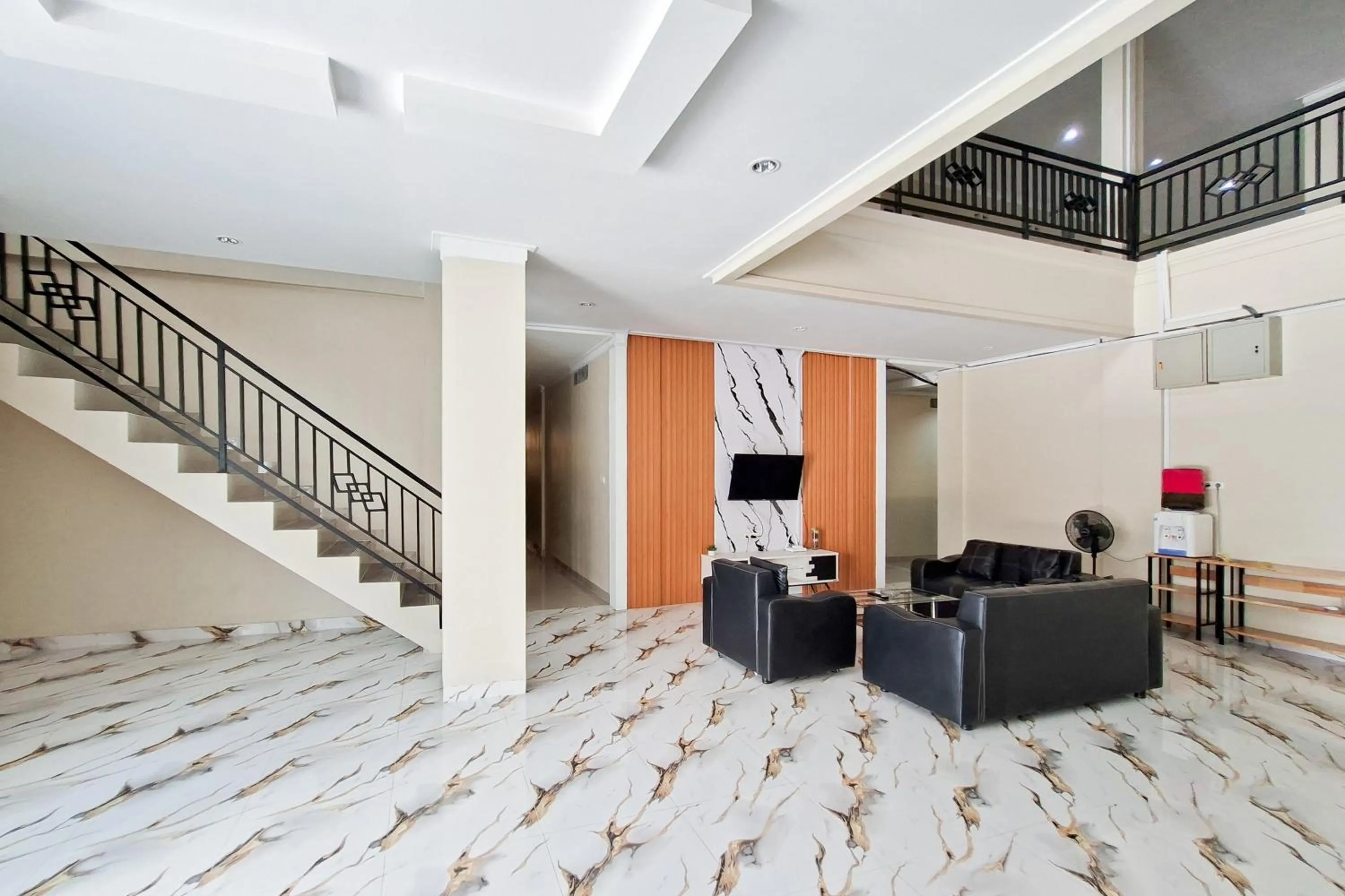 Seating area in Sans Hotel Bliss Pekanbaru