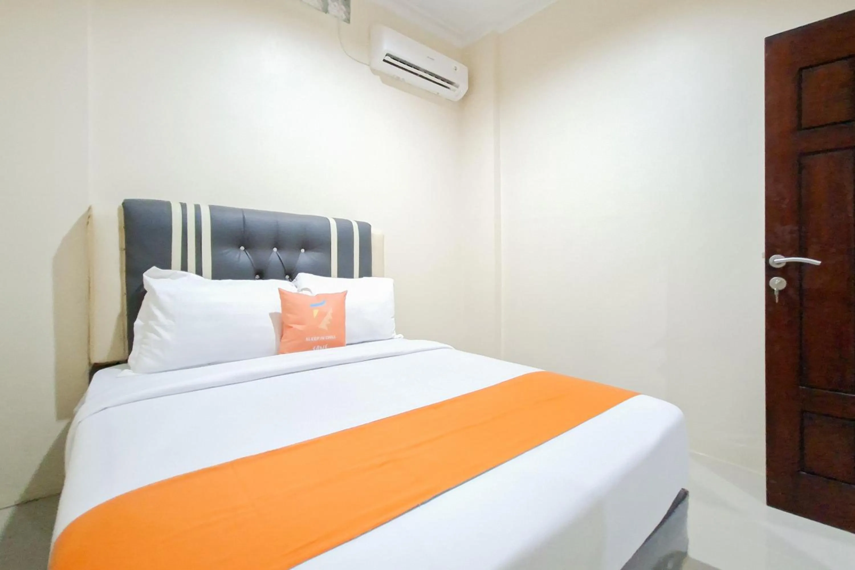 Bedroom, Bed in Sans Hotel Bliss Pekanbaru